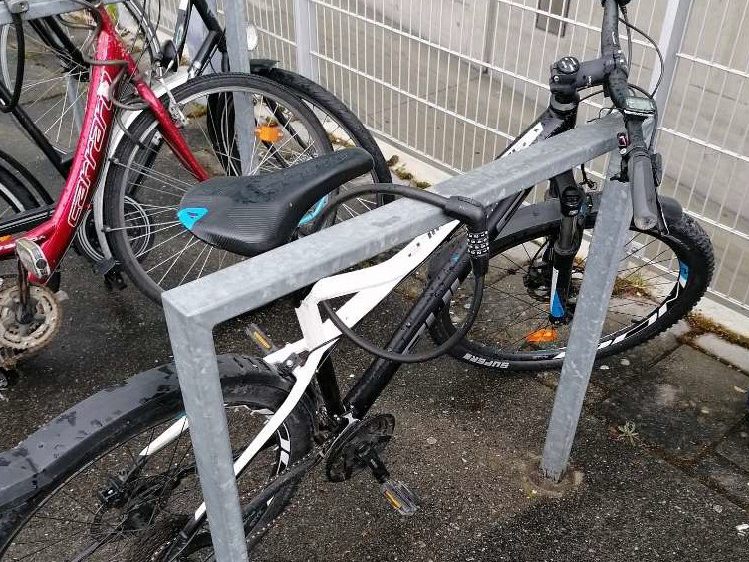 Nach einem versuchten Diebstahl sucht die Polizei nach dem Fahrradbesitzer. Nach einem versuchten Diebstahl sucht die Polizei nach dem Fahrradbesitzer.