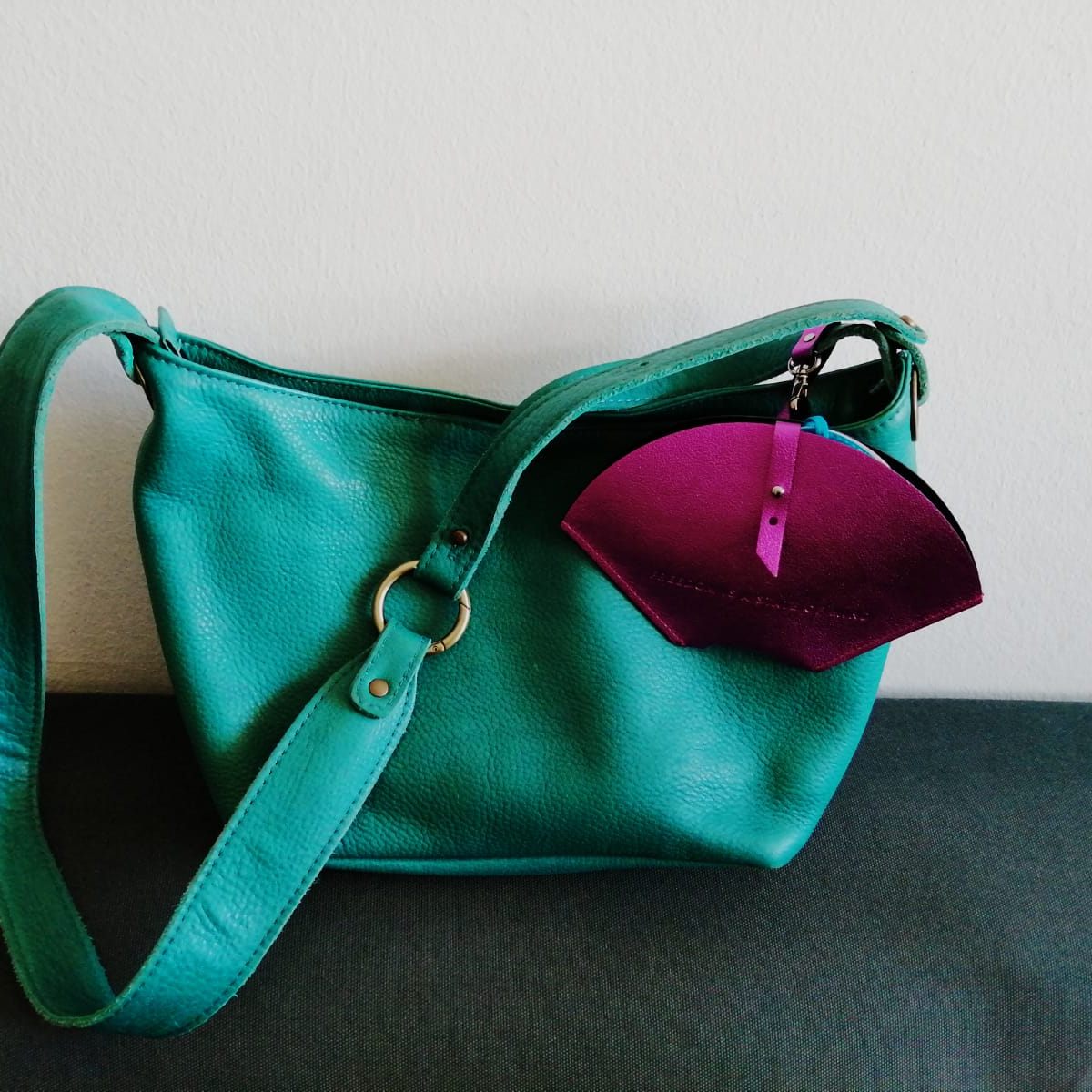 Praktische Aufbewahrung für die FFP2-Maske: Getestet wurde The Original Mask Wallet in stylishem "Hot Pink"