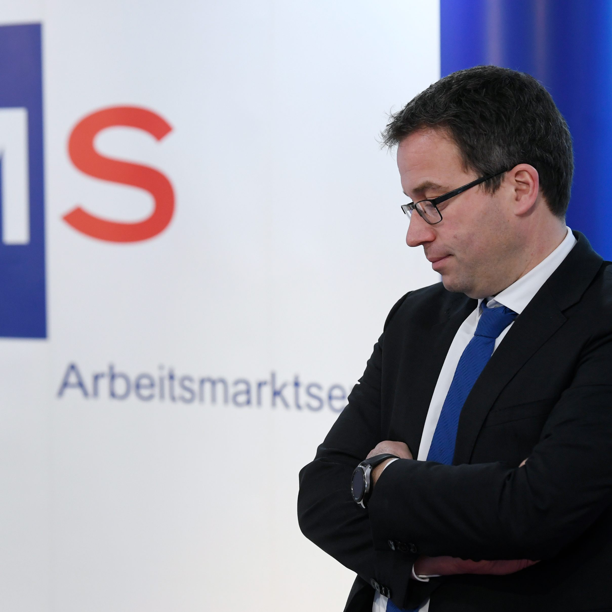 AMS-Chef Kopf findet auch, dass das Absenken des Arbeitslosengeldes die Standards der Arbeitssuchenden absenkt.