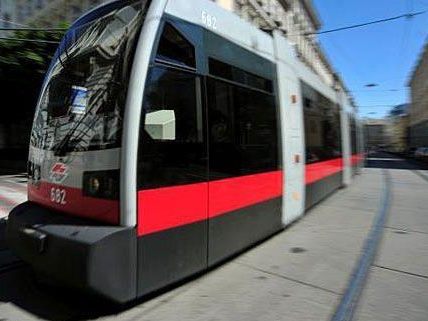 In Floridsdorf kam es zu einem Straßenbahn-Unfall - eine Frau wurde schwer verletzt