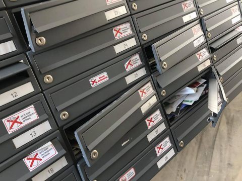 In einem Wohnhaus in Margareten wurden Briefkästen aufgebrochen und Post gestohlen In einem Wohnhaus in Margareten wurden Briefkästen aufgebrochen und Post gestohlen