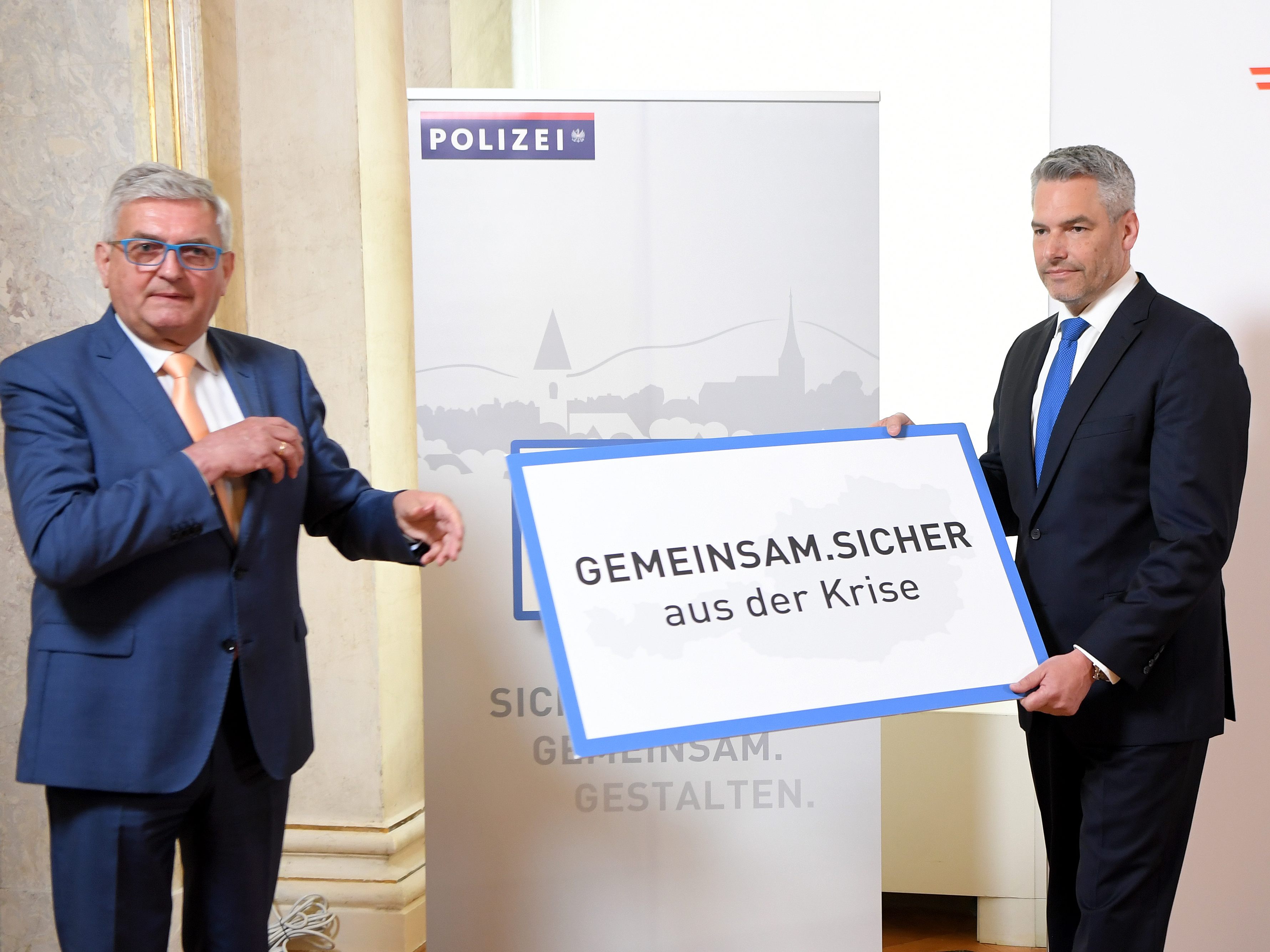 Die Regierung will Sicherheit in Gemeinden fördern. Die Regierung will Sicherheit in Gemeinden fördern.