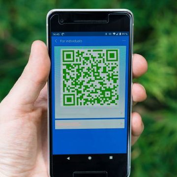 Grüner Pass: Die Verknüpfung von Daten über Erwerbsleben, Einkommensniveau, etwaige Arbeitslosigkeiten und Co. wird massiv kritisiert