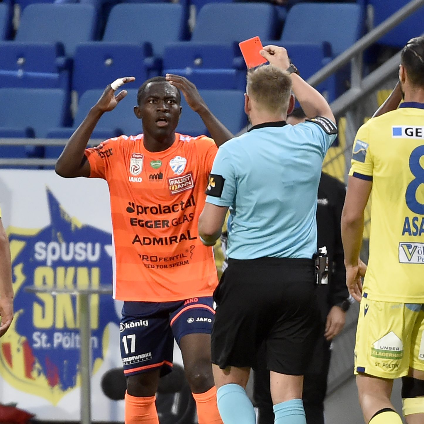 Trotz Roter Karte blieb Hartberg siegreich.