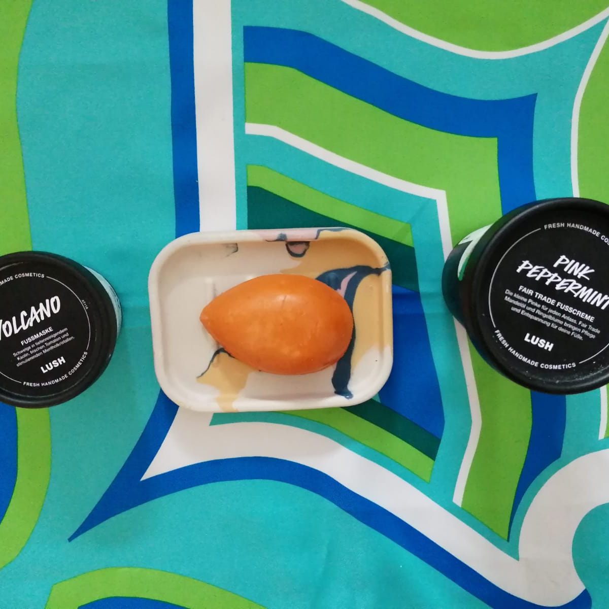 Wer seine Füße nach einem viel zu langen Winter wieder so richtig auf Trab bringen will, kann sein Glück mit diesen drei LUSH-Produkten versuchen