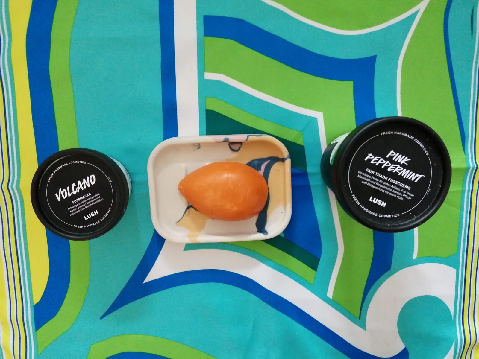 Wer seine Füße nach einem viel zu langen Winter wieder so richtig auf Trab bringen will, kann sein Glück mit diesen drei LUSH-Produkten versuchen