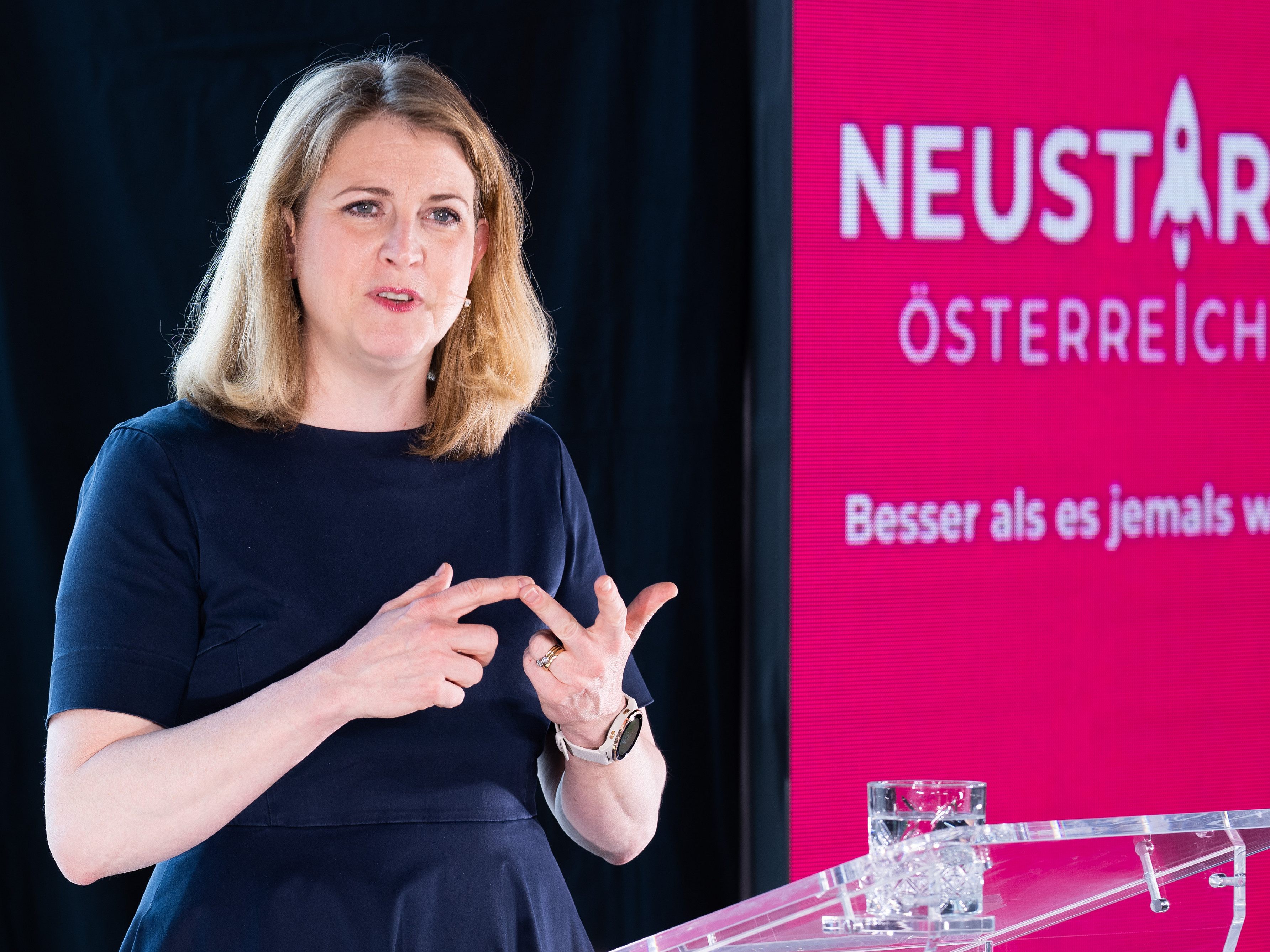 Die NEOS wollen einen Neustart für Österreich durchsetzen. Die NEOS wollen einen Neustart für Österreich durchsetzen.