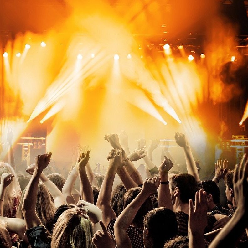 Die Clubs demonstrieren gegen die frühere Sperrstunde.