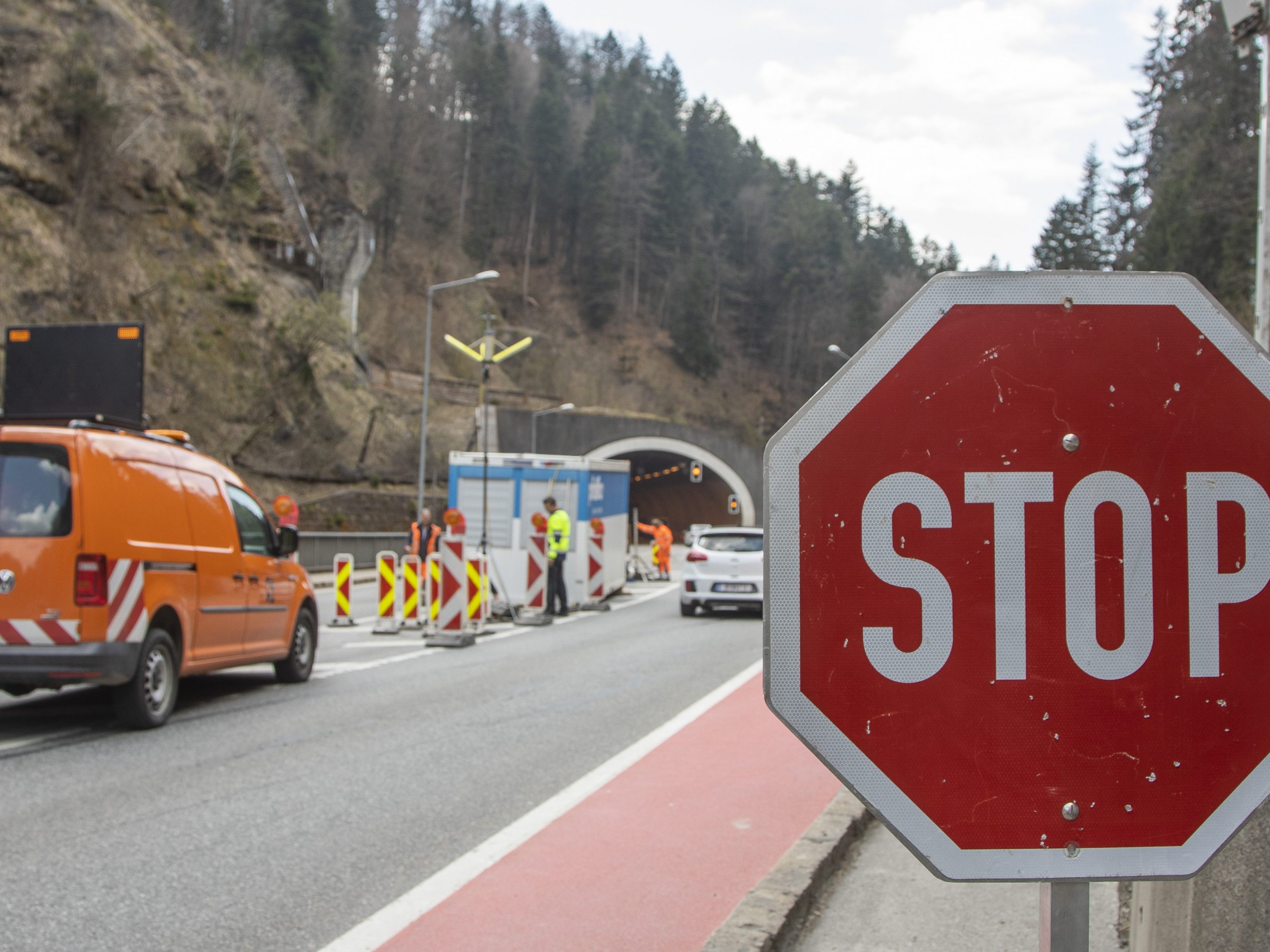 Im Achraintunnel werden Wartungsarbeiten durchgeführt..