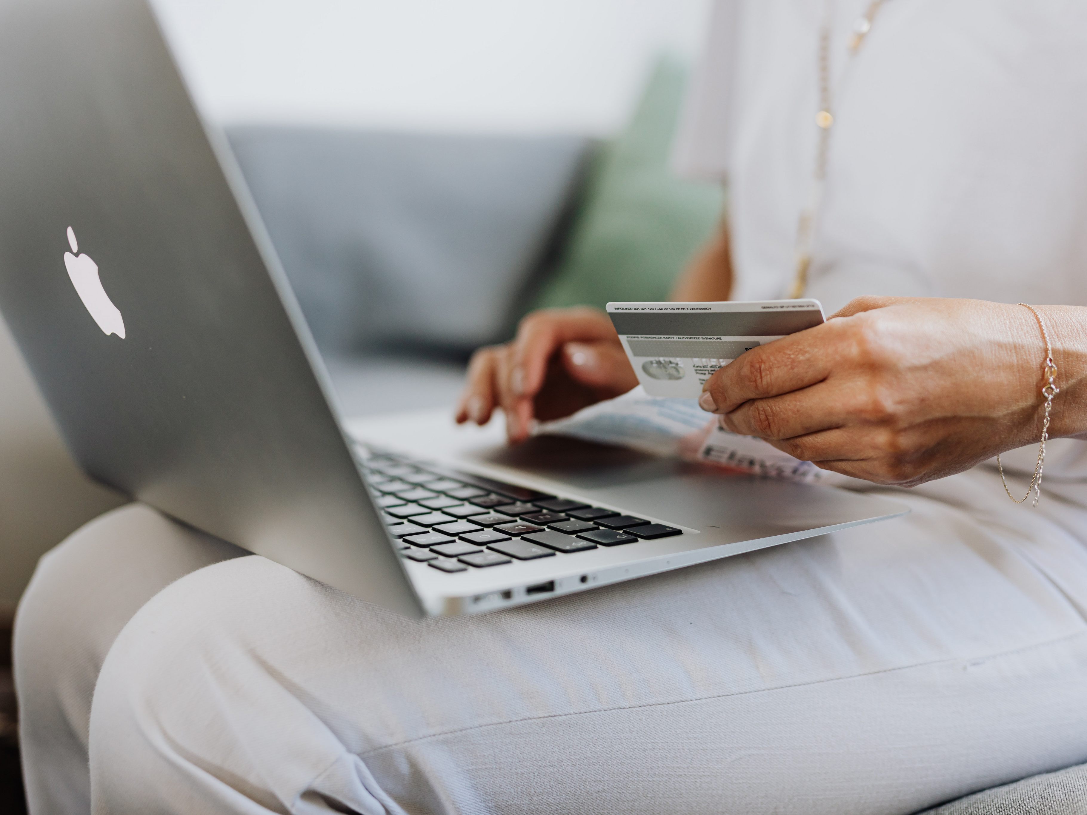 Online-Shopping boomt, und das nicht nur mit Kreditkarte - alternative Zahlungsformen im Internet sind mehr denn je gefragt Online-Shopping boomt, und das nicht nur mit Kreditkarte - alternative Zahlungsformen im Internet sind mehr denn je gefragt