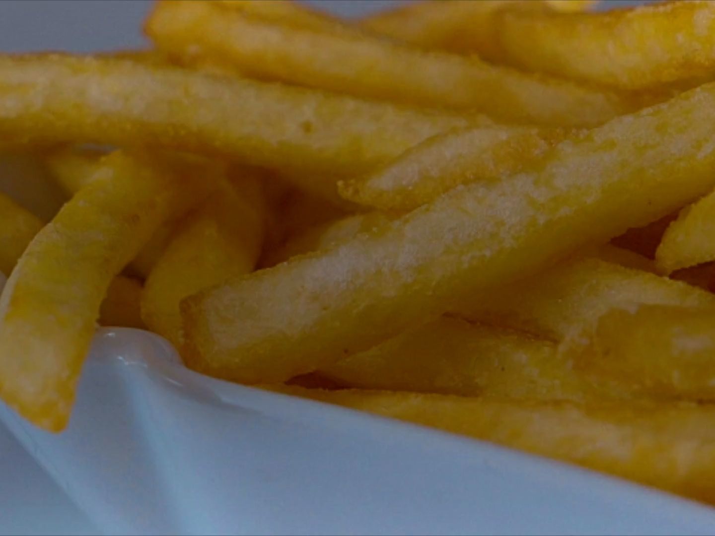 Fettiges Essen ist ebenfalls schlecht für die Haut.