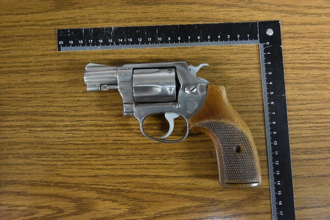 Der Revolver war registriert und genehmigt.