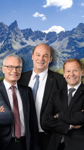Der Sprecher und die Vorstandsvorsitzenden der Vorarlberger Sparkassen (v. l. n. r.): Mag. Martin Jäger, MBA (Dornbirner Sparkasse), Christian Ertl (Sparkasse Bludenz), Mag. Anton Steinberger (Sparkasse Feldkirch), Mag. Gerhard Lutz (Sparkasse Bregenz), Hermann Bachmann (Sparkasse Egg) und Harald Giesinger (Dornbirner Sparkasse) .