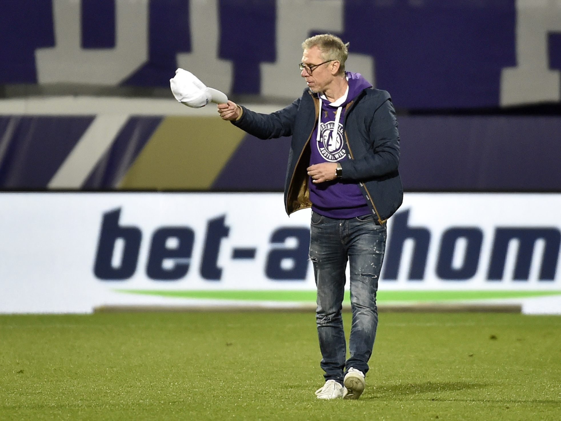 Trainer Peter Stöger nimmt nach dieser Saison den Hut bei der Wiener Austria.