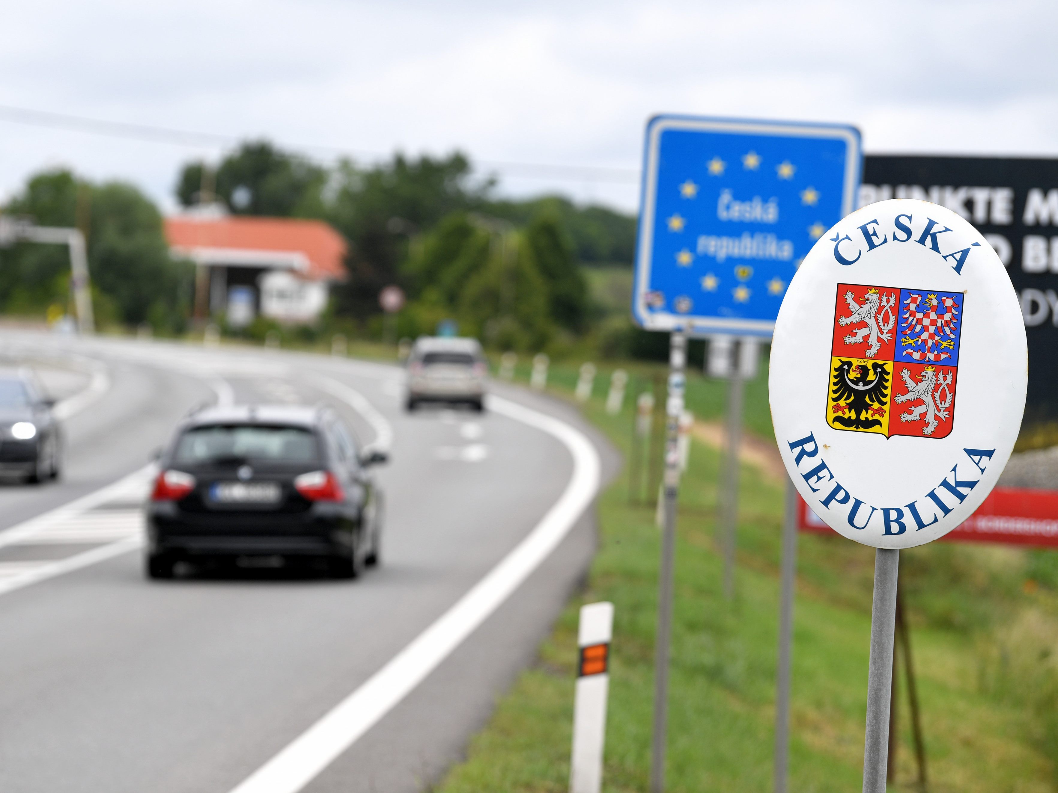 Österreich lockert die Einreisebestimmungen. Österreich lockert die Einreisebestimmungen.