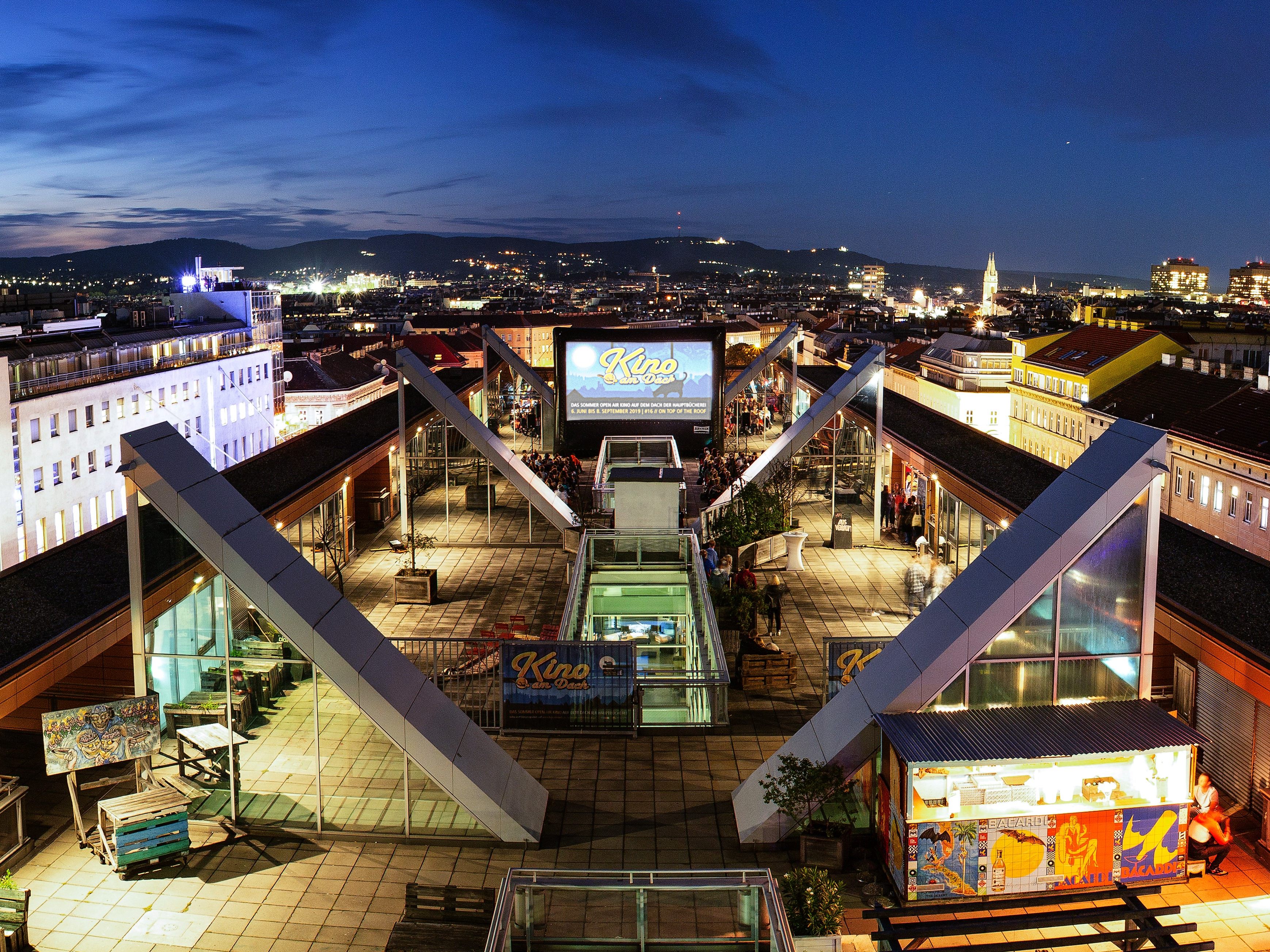 Am Dach der Wiener Hauptbücherei werden im Rahmen von "Kino am Dach" wieder hochkarätige Filme gezeigt
