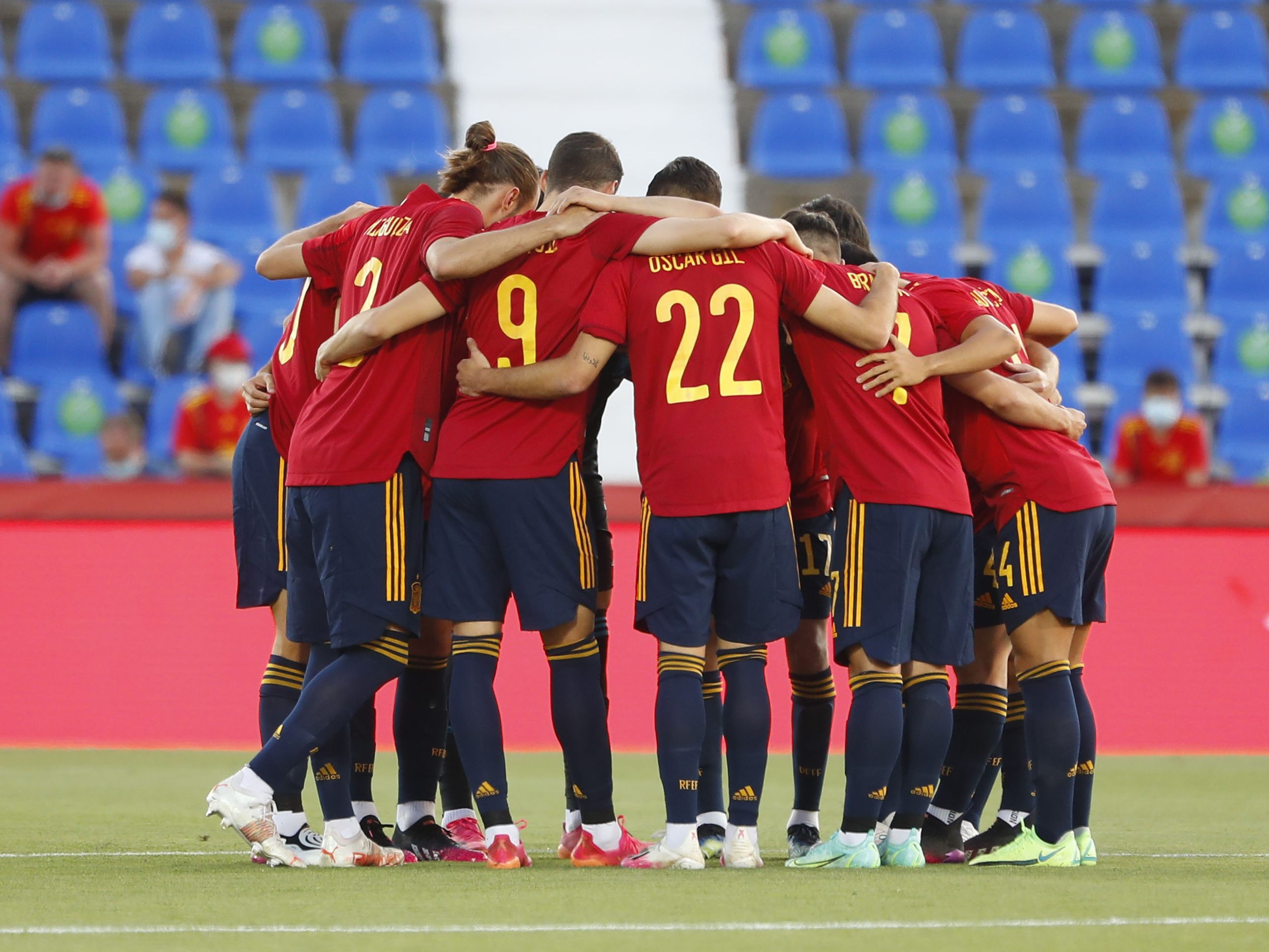 Die Spanier werden gegen Schweden in die Fußball-EM starten. Die Spanier werden gegen Schweden in die Fußball-EM starten.