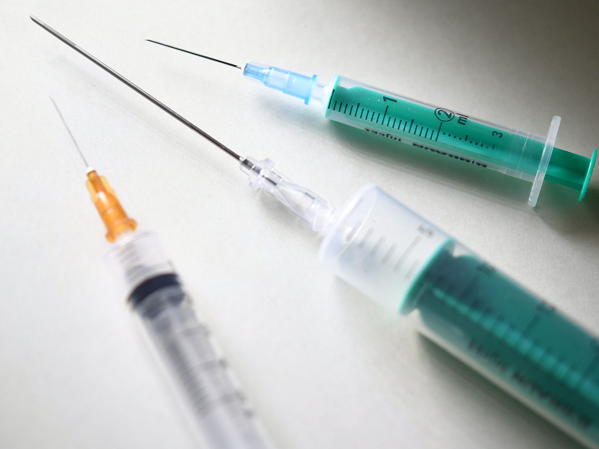 Trotz vollständiger Immunisierung haben sich Hunderte Ärzte und Mitarbeiter mit dem Coronavirus infiziert. Trotz vollständiger Immunisierung haben sich Hunderte Ärzte und Mitarbeiter mit dem Coronavirus infiziert.