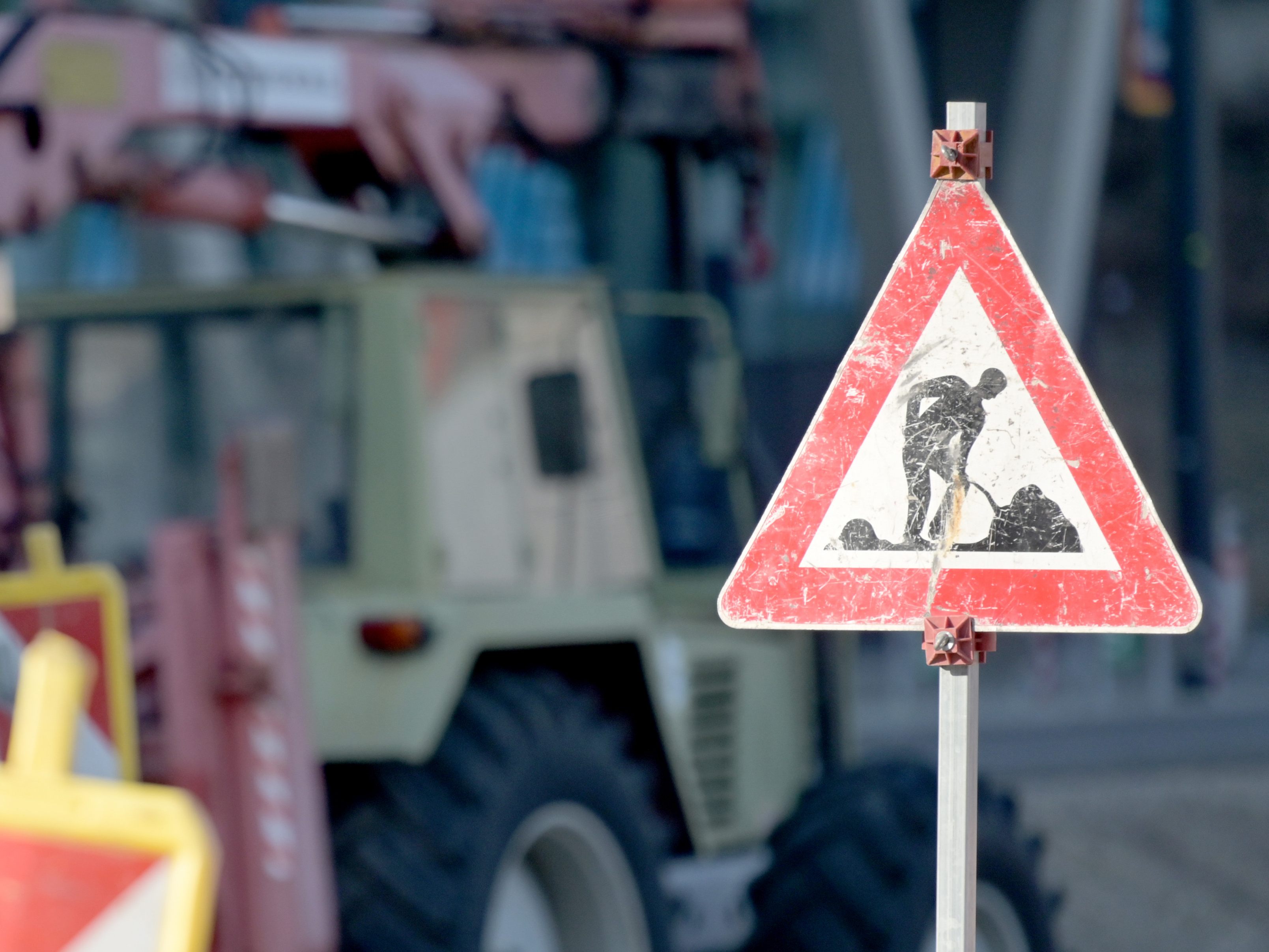 Während der Bauarbeiten kommt es zu Verkehrseinschränkungen. Während der Bauarbeiten kommt es zu Verkehrseinschränkungen.