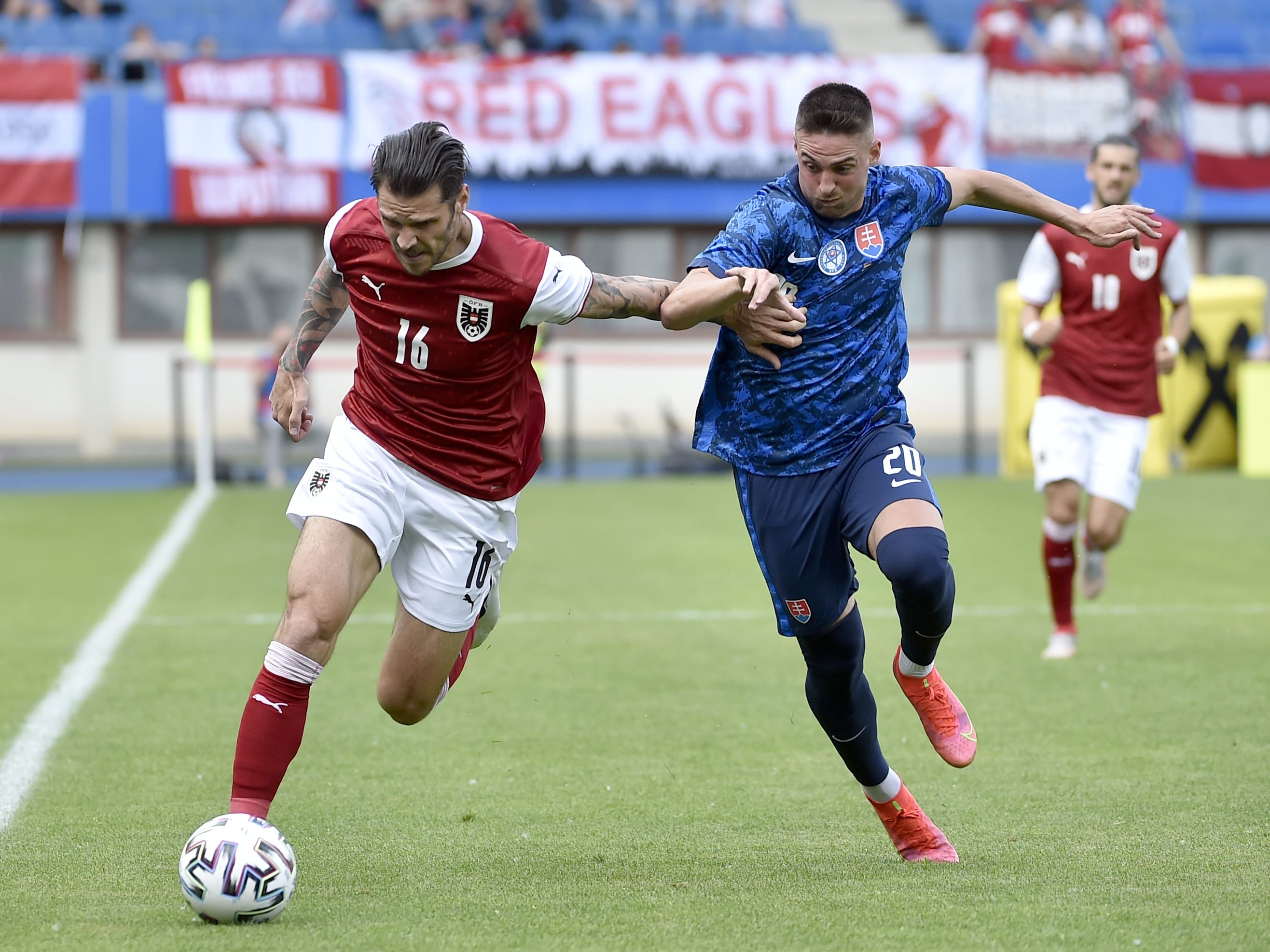 Zwei Stangentreffer von Grillitsch und Arnautovic.