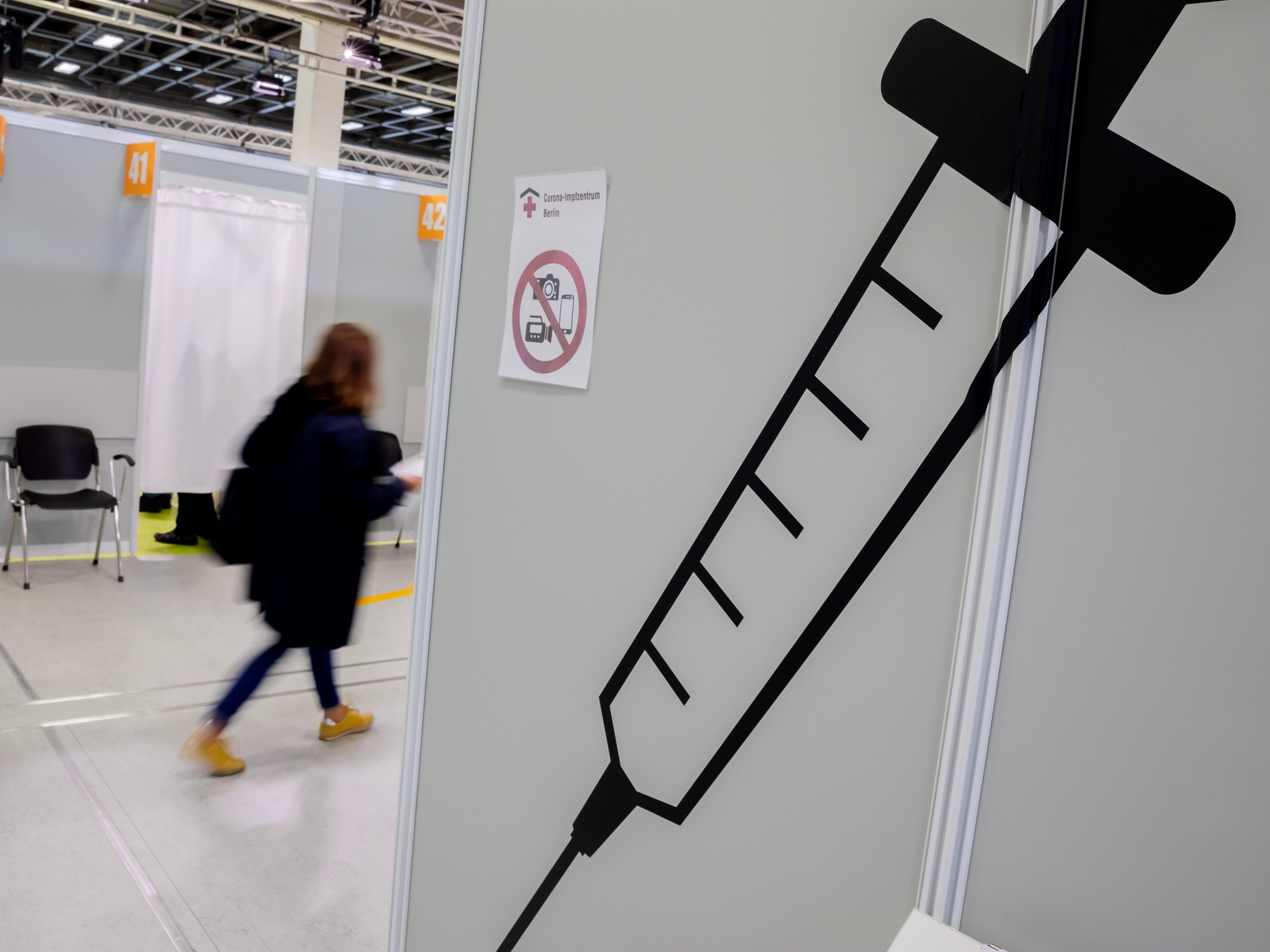 Zwei Drittel der Bevölkerung wollen sich impfen lassen bzw. haben dies bereits getan. Zwei Drittel der Bevölkerung wollen sich impfen lassen bzw. haben dies bereits getan.