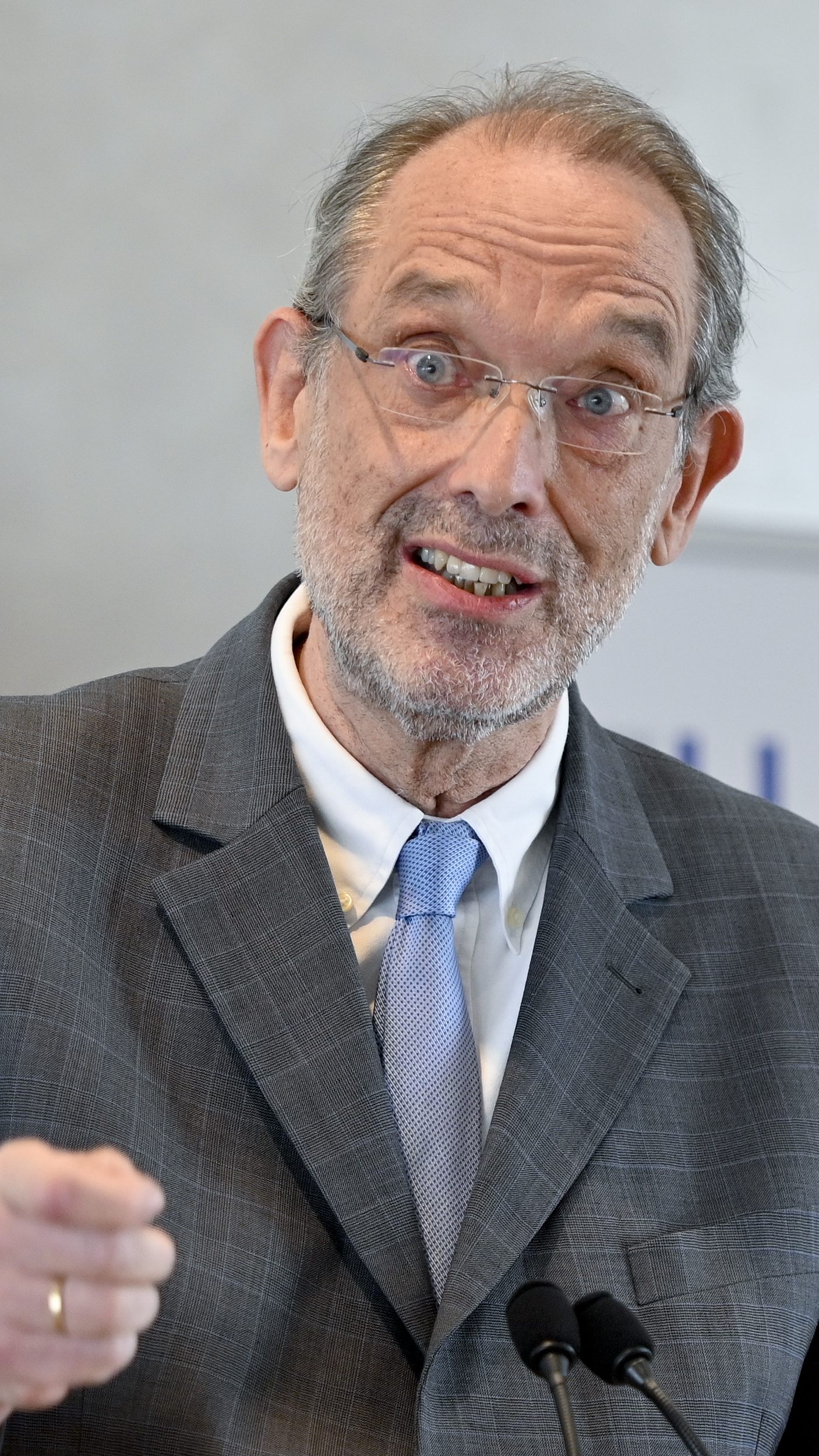 Faßmann lädt zum Schulschlusskonzert.