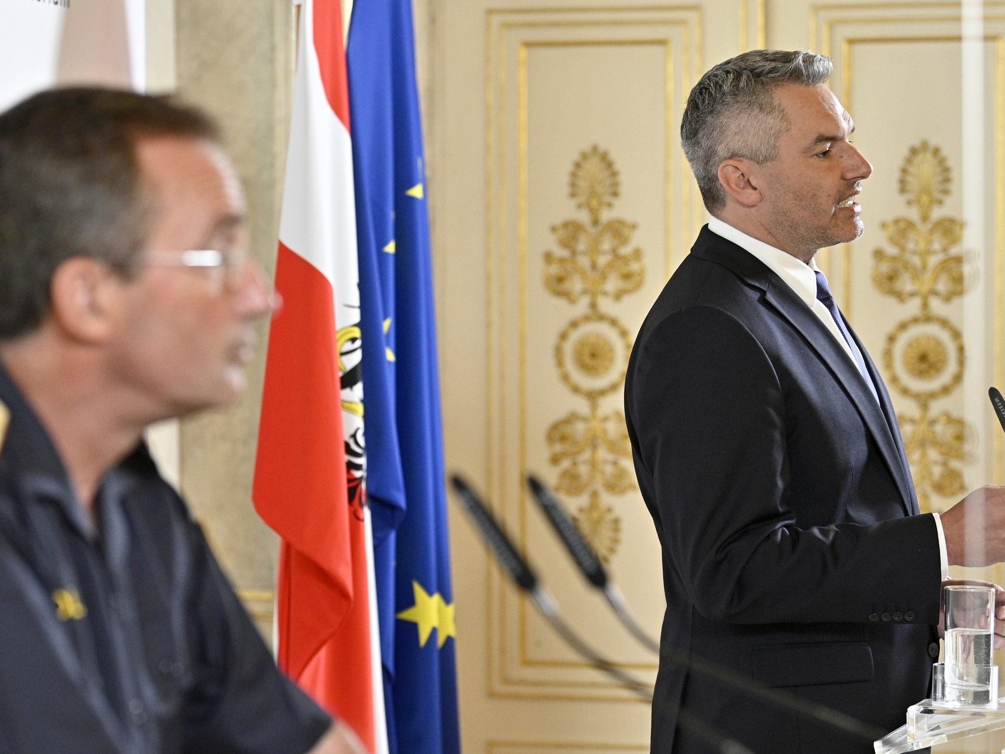 Nehammer und Pürstl beim Pressestatement über die Tötung einer 13-Jährigen in Wien. Nehammer und Pürstl beim Pressestatement über die Tötung einer 13-Jährigen in Wien.
