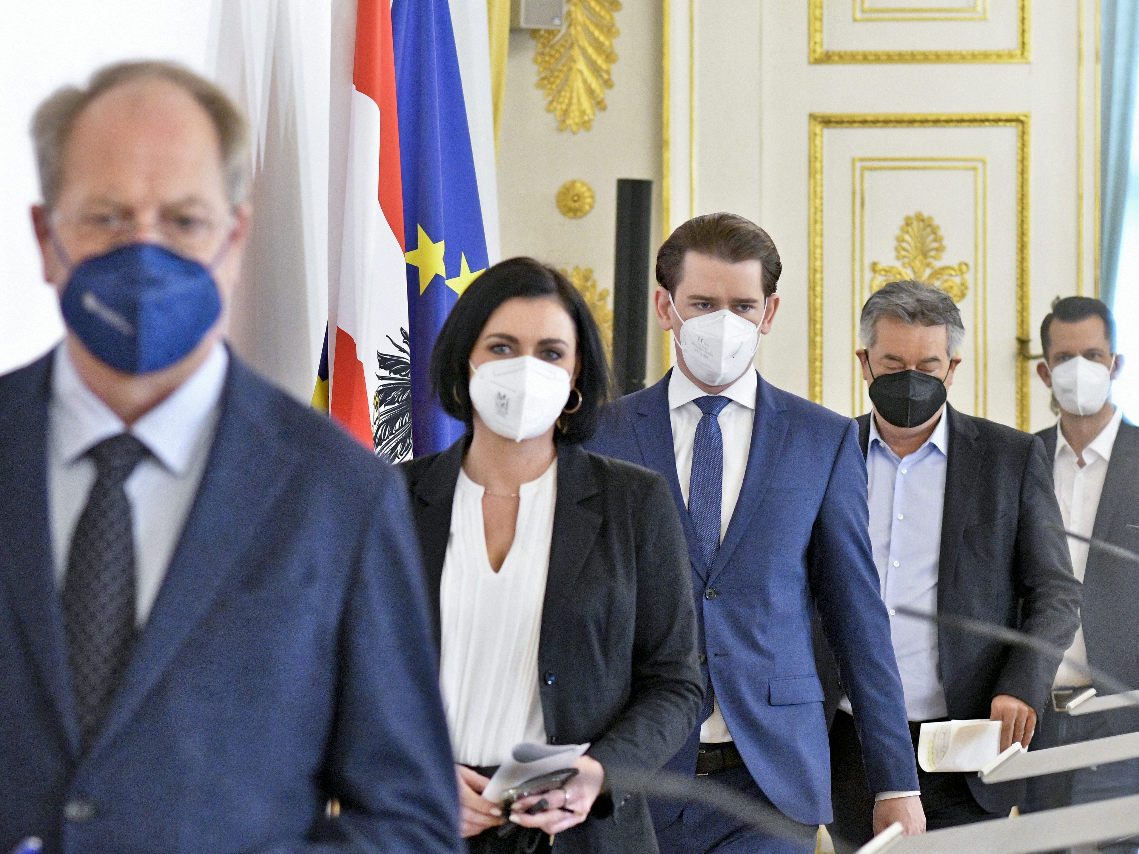 Die Regierung gibt eine Pressekonferenz zu weiteren Öffnungsschritten im Juli. Die Regierung gibt eine Pressekonferenz zu weiteren Öffnungsschritten im Juli.