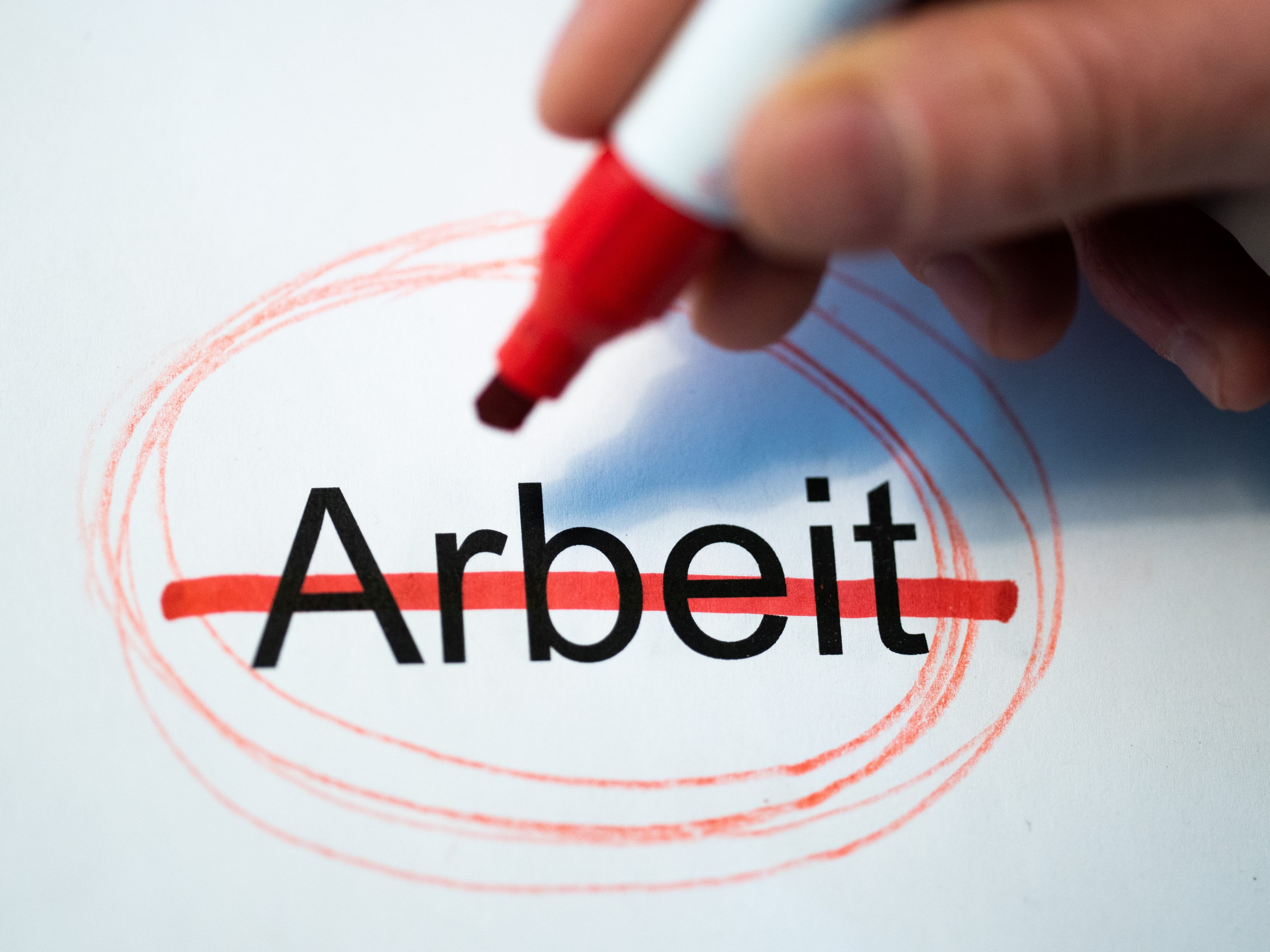 Die Zahl der Erwerbstätigen ist im 1. Quartal 2021 zurückgegangen. Die Zahl der Erwerbstätigen ist im 1. Quartal 2021 zurückgegangen.