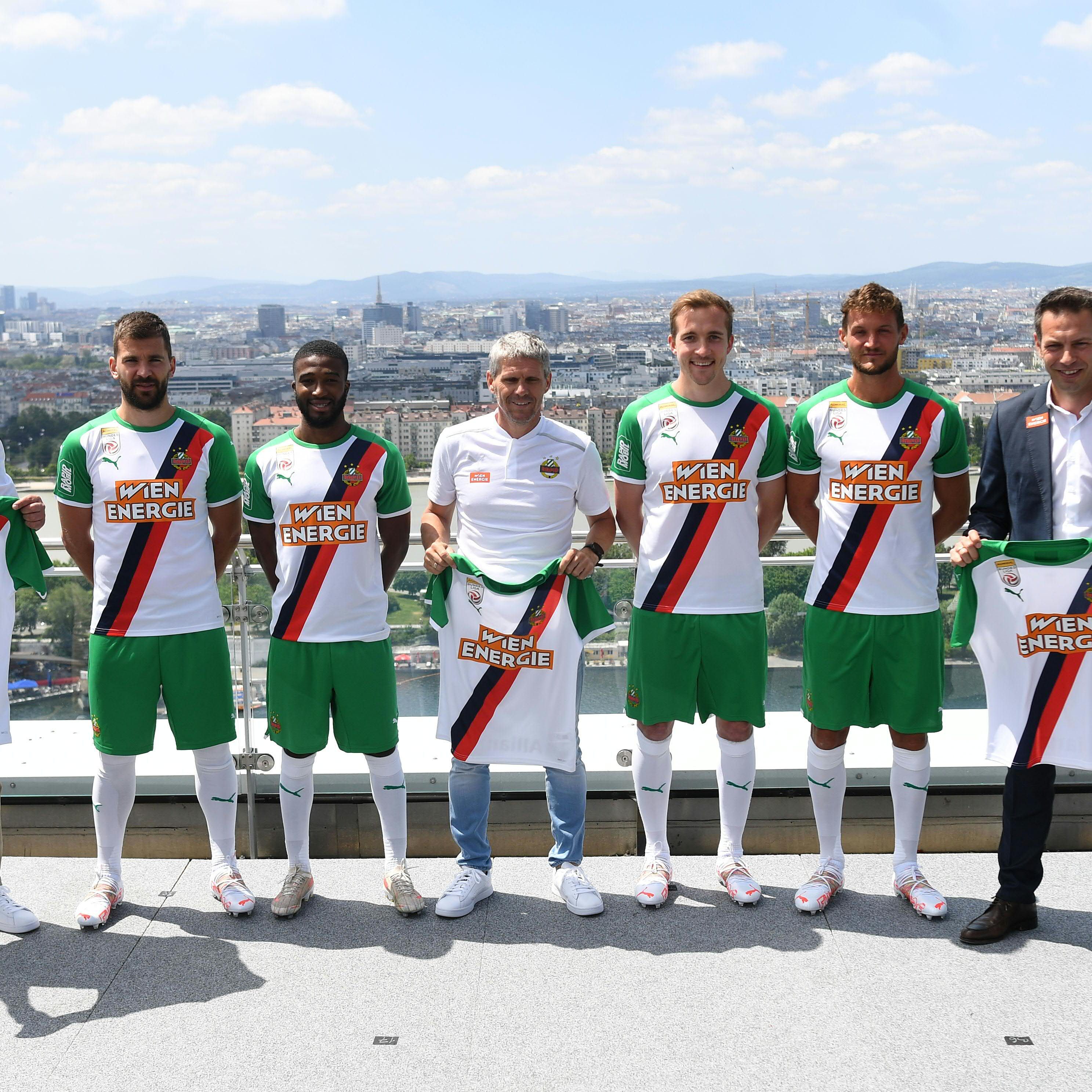 Rapid Wien startet mit neuen Trikots in die Vorbereitung.