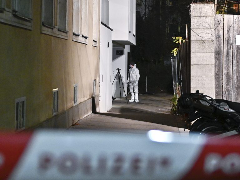 Der Mann wurde schwer verletzt auf der Straße gefunden und starb im Rettungswagen.