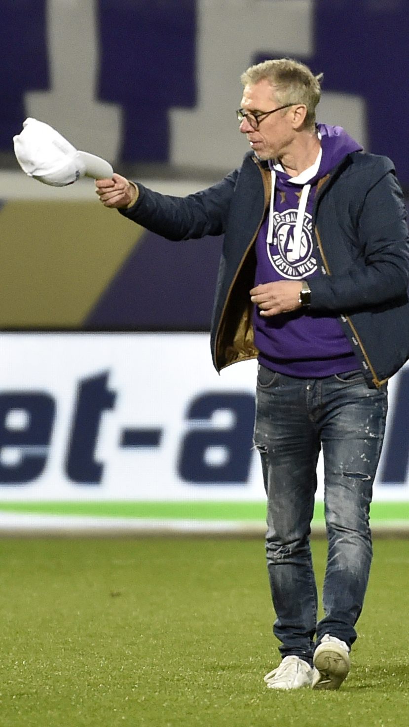 Stöger wechselte zu Ferencvaros Budapest.