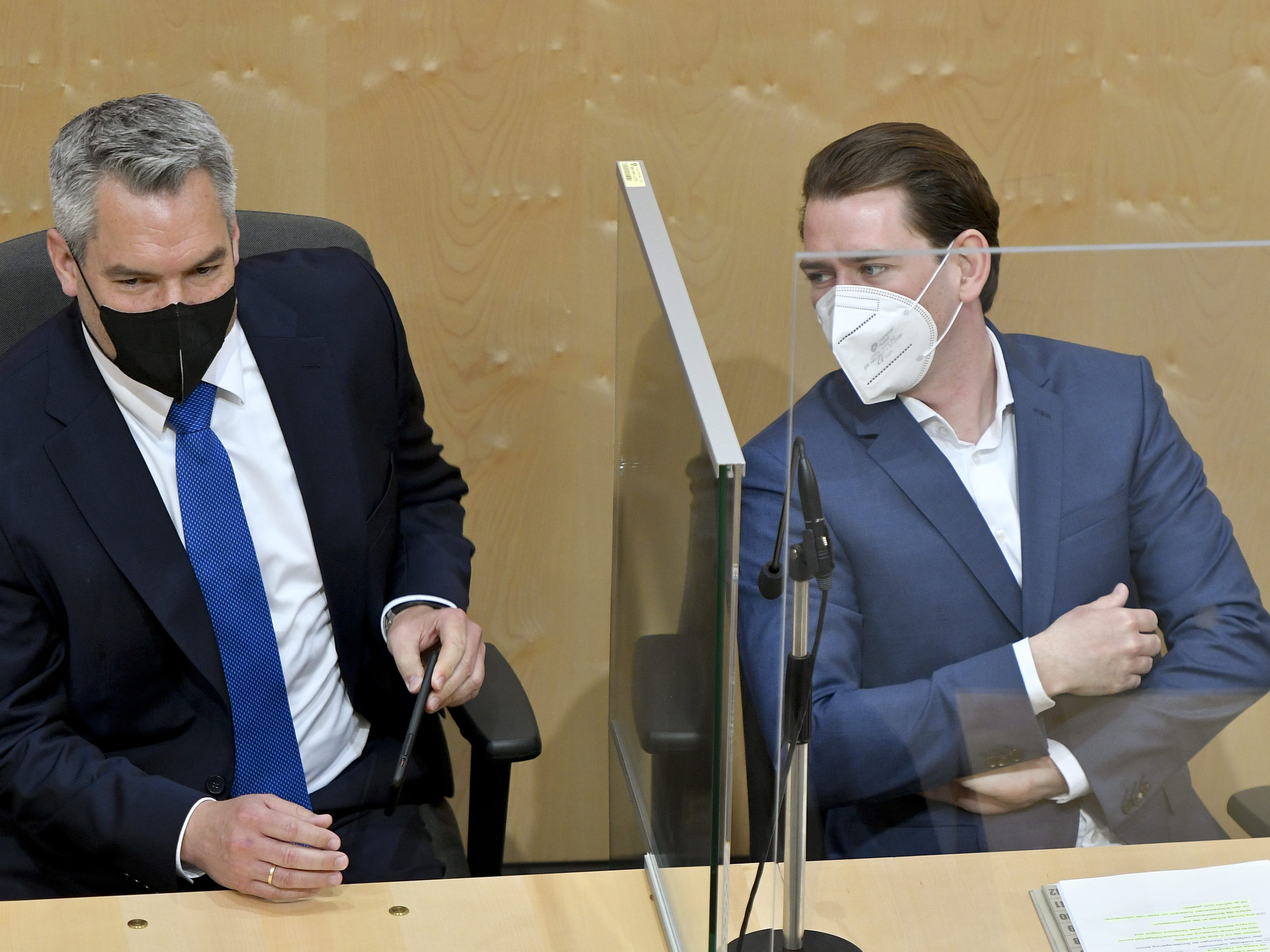 Kanzler Kurz und Innenminister Nehammer weisen Forderung von Justizministerin Zadic zurück. Kanzler Kurz und Innenminister Nehammer weisen Forderung von Justizministerin Zadic zurück.