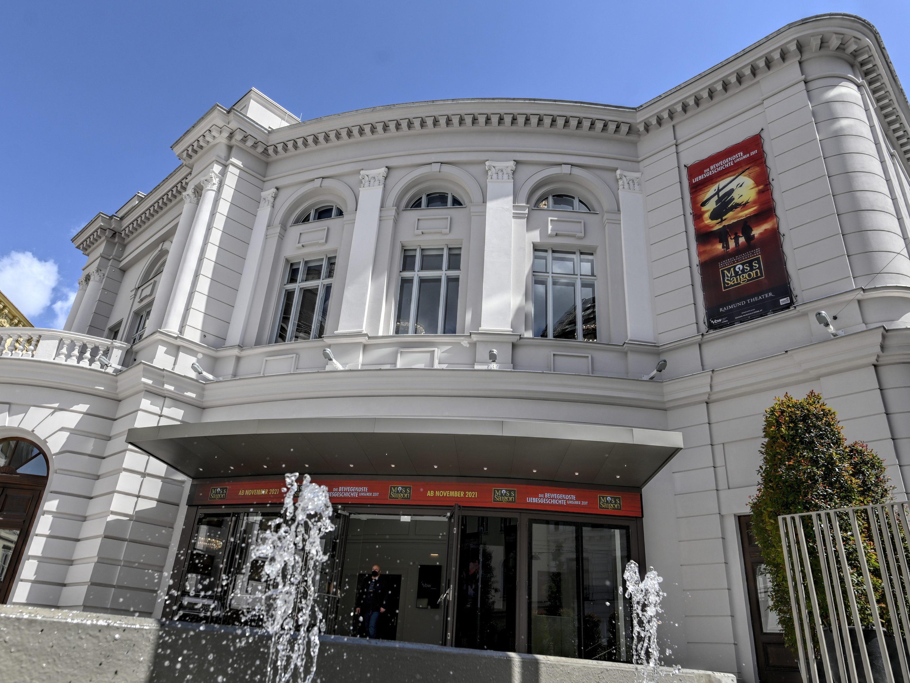 Das neue Raimund Theater wird mit "Miss Saigon" eröffnet. Das neue Raimund Theater wird mit "Miss Saigon" eröffnet.
