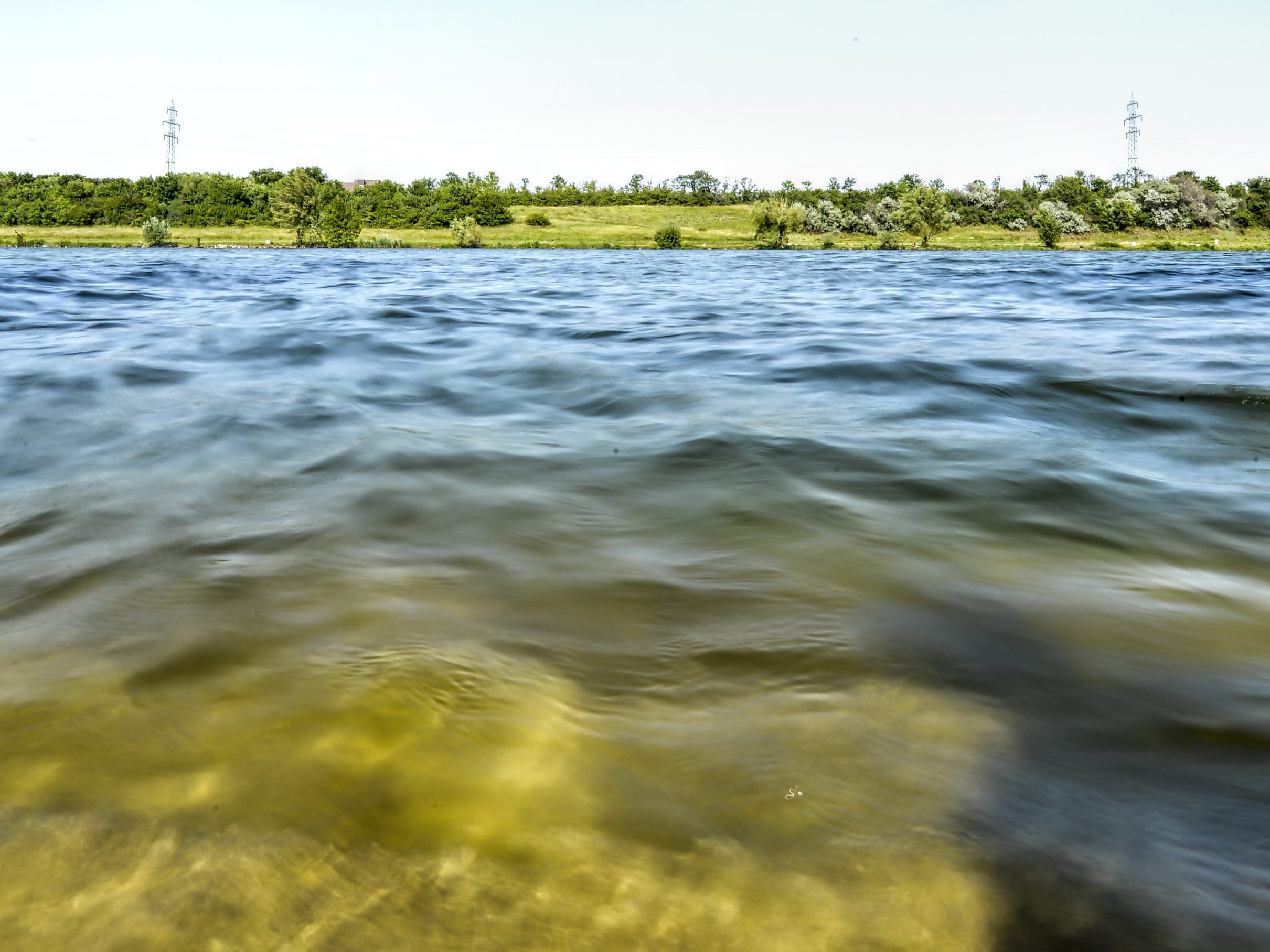 Ein Mann trieb leblos in der Neuen Donau in Wien.