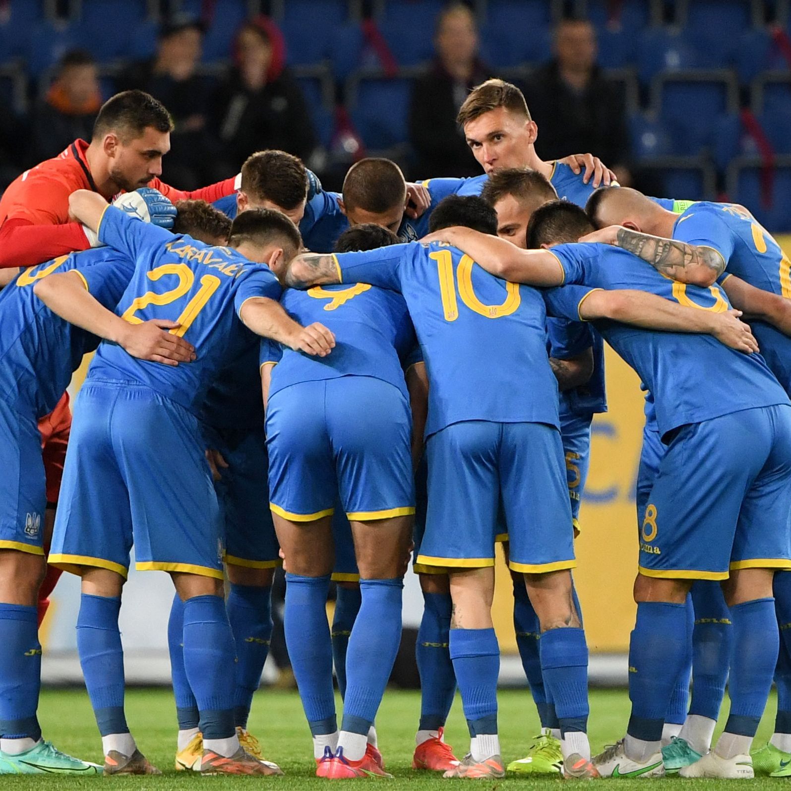 Ukraine: Flügelspieler Zyhankow und Rechtsverteidiger Tymtschyk weiter angeschlagen.