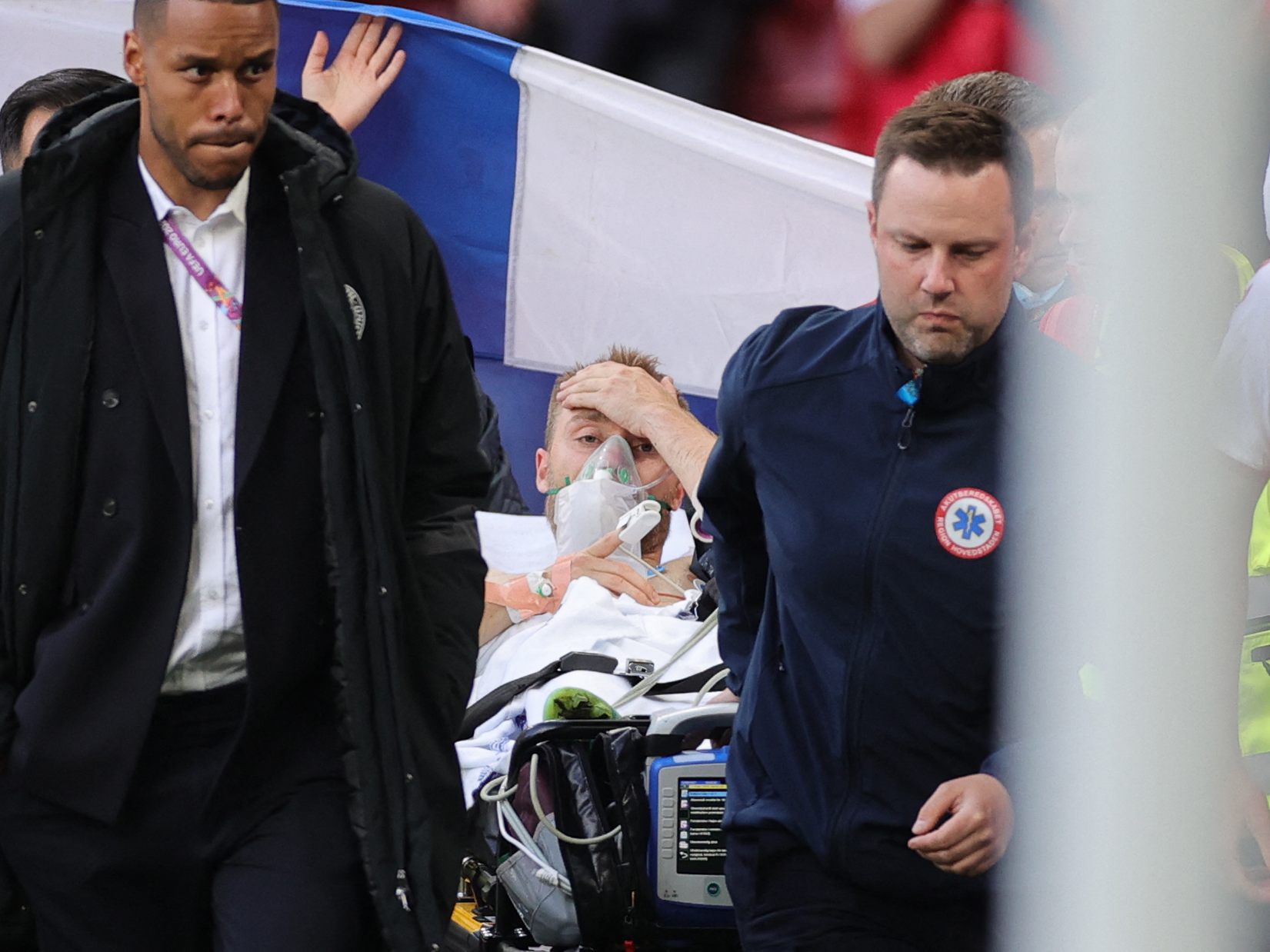 Dänemarks Nationalspieler Christian Eriksen erlitt Kollaps. Dänemarks Nationalspieler Christian Eriksen erlitt Kollaps.