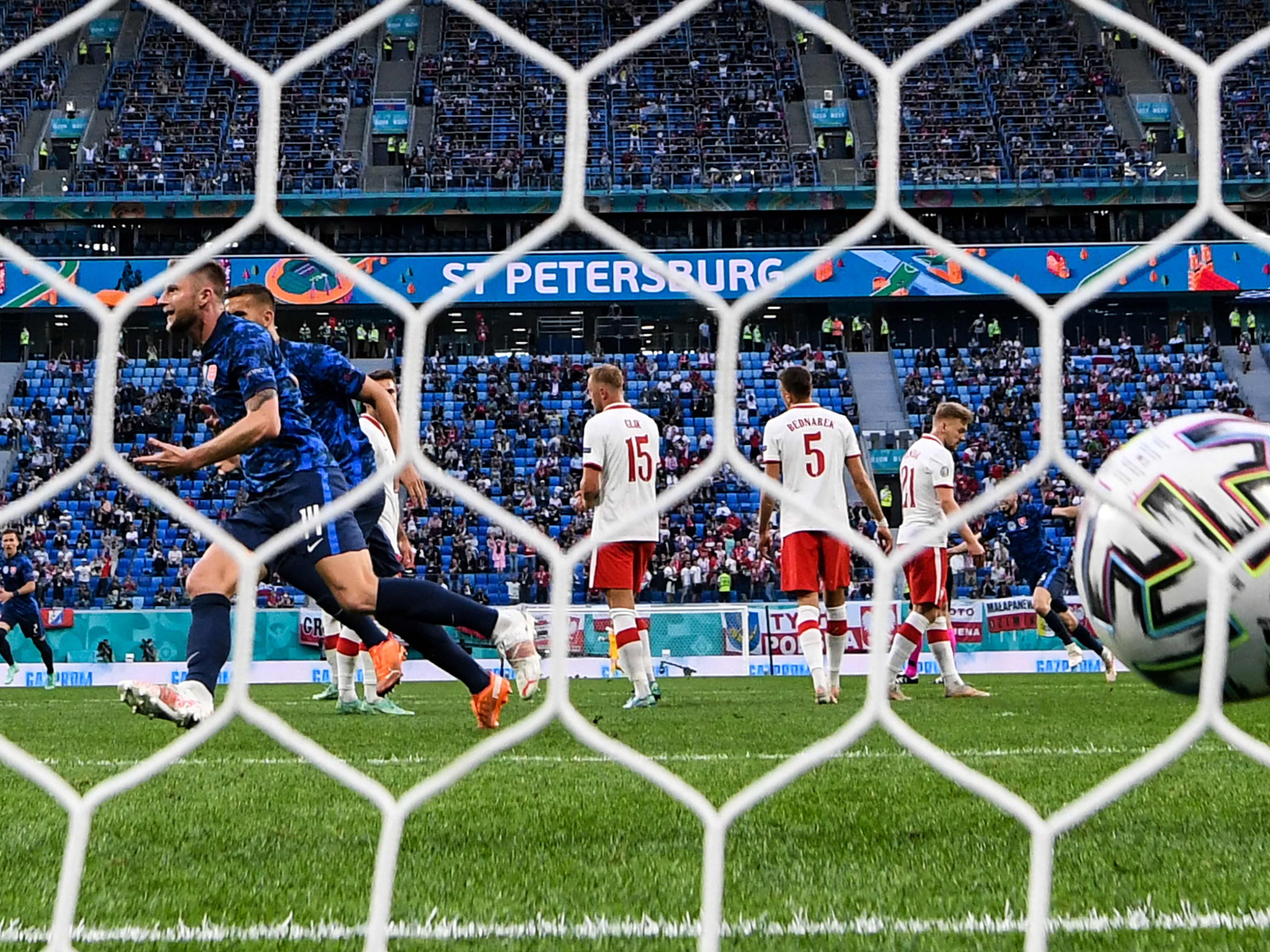 Die Slowakei kann auf einen Sieg in ihrem ersten Spiel bei der Fußball-EM zurückblicken. Die Slowakei kann auf einen Sieg in ihrem ersten Spiel bei der Fußball-EM zurückblicken.