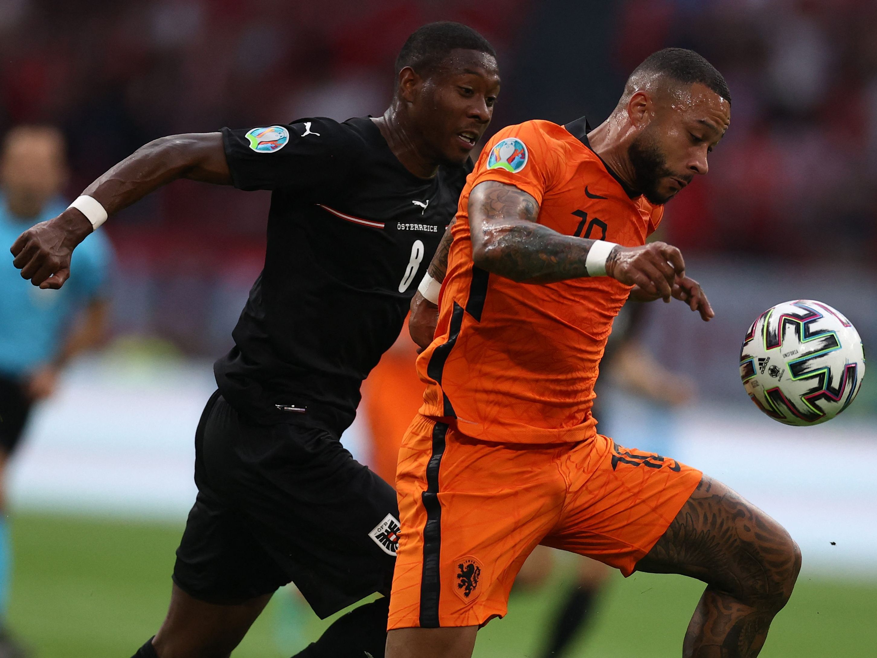 Österreich muss sich in der EM-Gruppe C mit 0:2 gegen die Niederlande geschlagen geben. Österreich muss sich in der EM-Gruppe C mit 0:2 gegen die Niederlande geschlagen geben.
