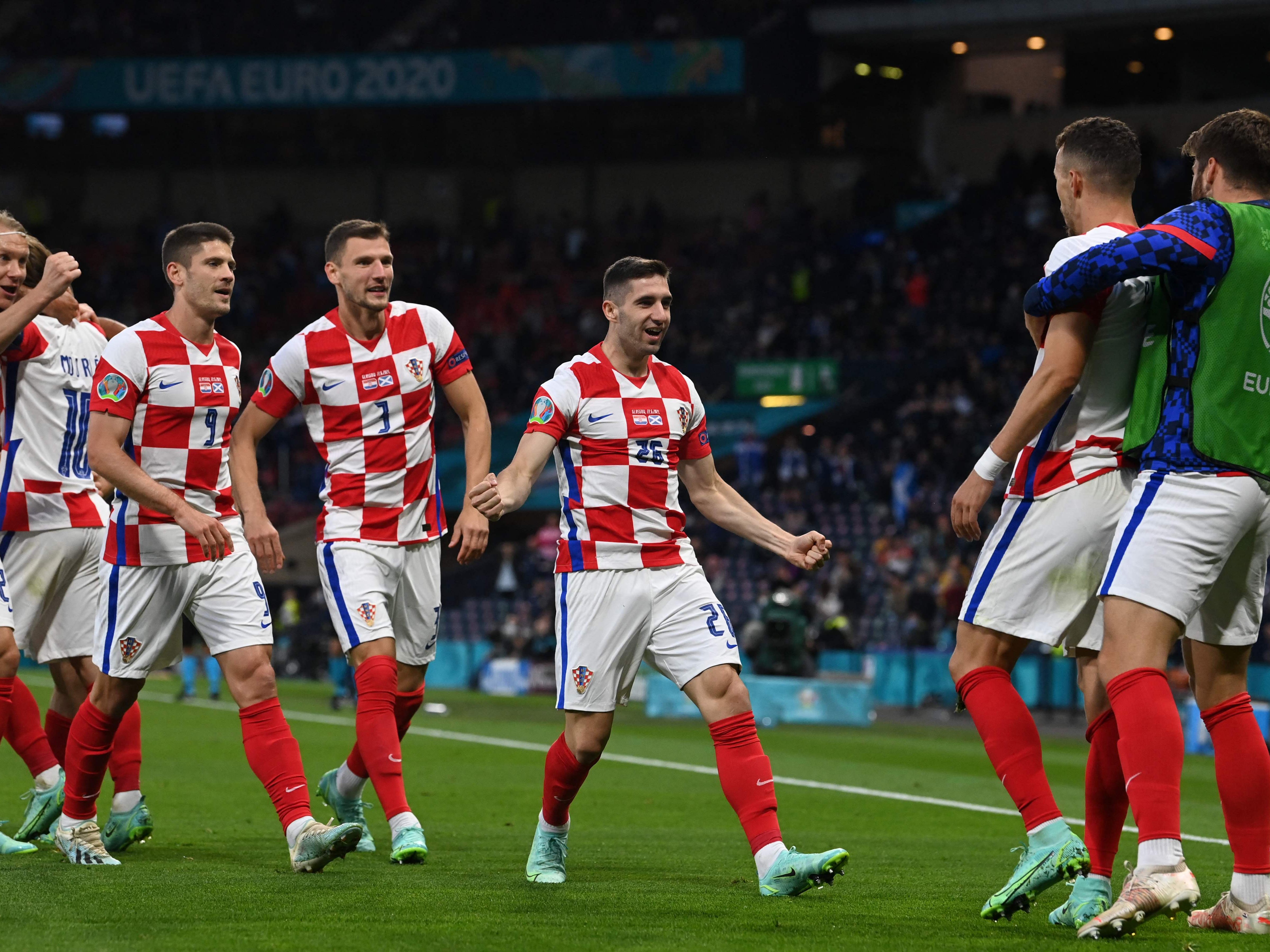 Fußball-EM: Verbesserte Kroaten nach 3:1 über Schottland aufgestiegen. Fußball-EM: Verbesserte Kroaten nach 3:1 über Schottland aufgestiegen.