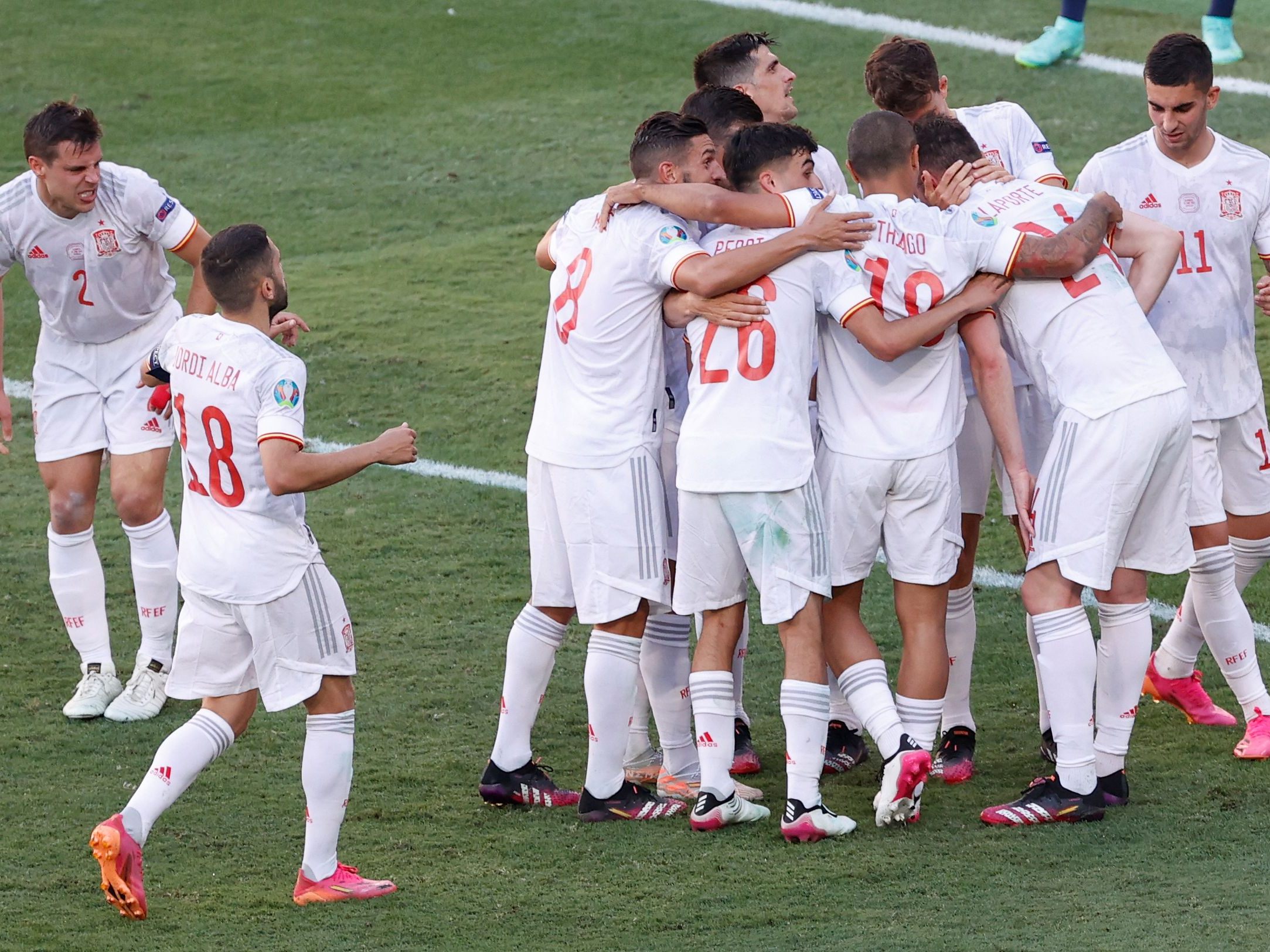 Fußball-EM: Spanien nach 5:0-Gala gegen Slowakei im Achtelfinale. Fußball-EM: Spanien nach 5:0-Gala gegen Slowakei im Achtelfinale.