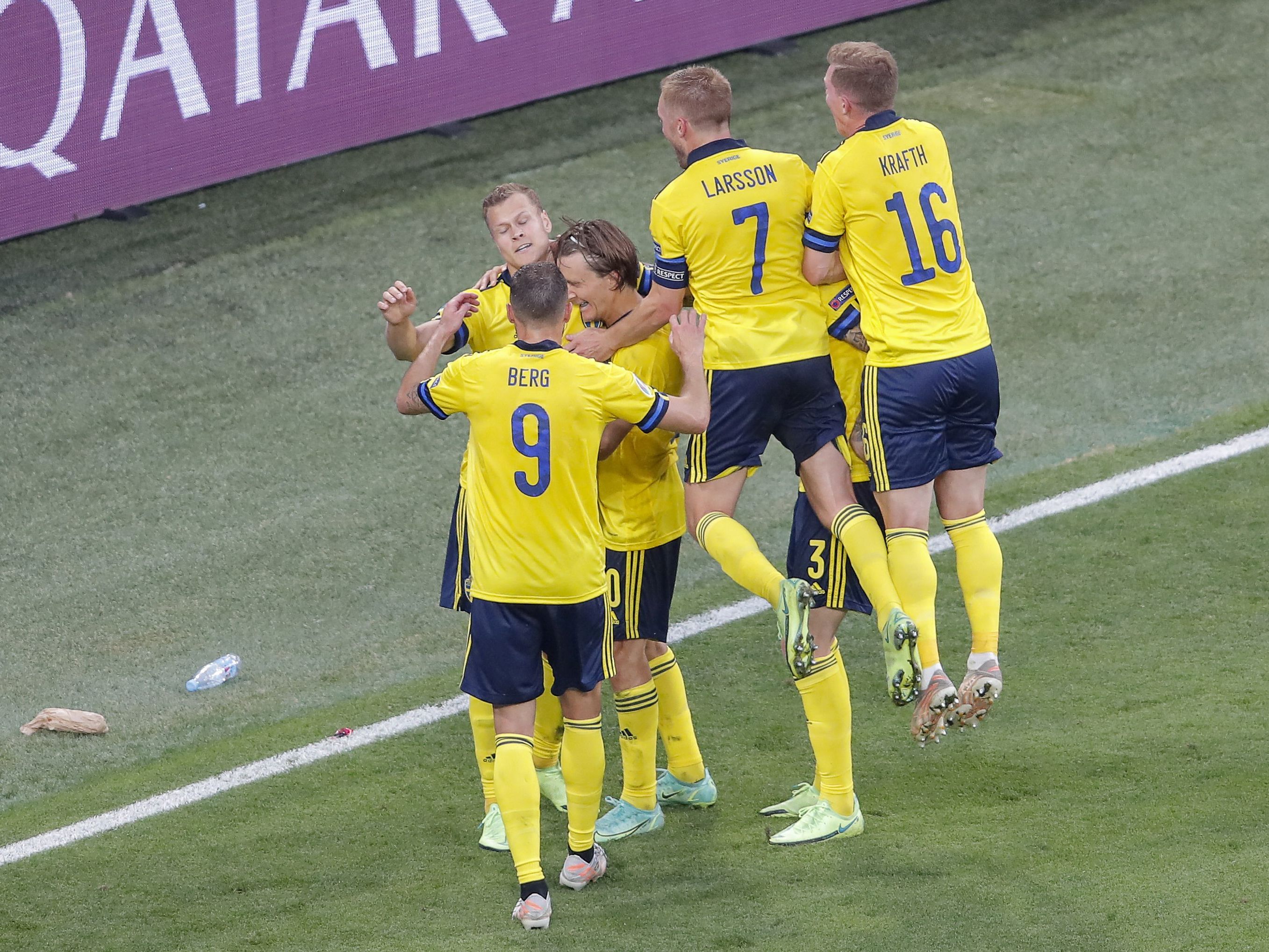 Schweden sichert sich den Gruppensieg bei der EM. Schweden sichert sich den Gruppensieg bei der EM.