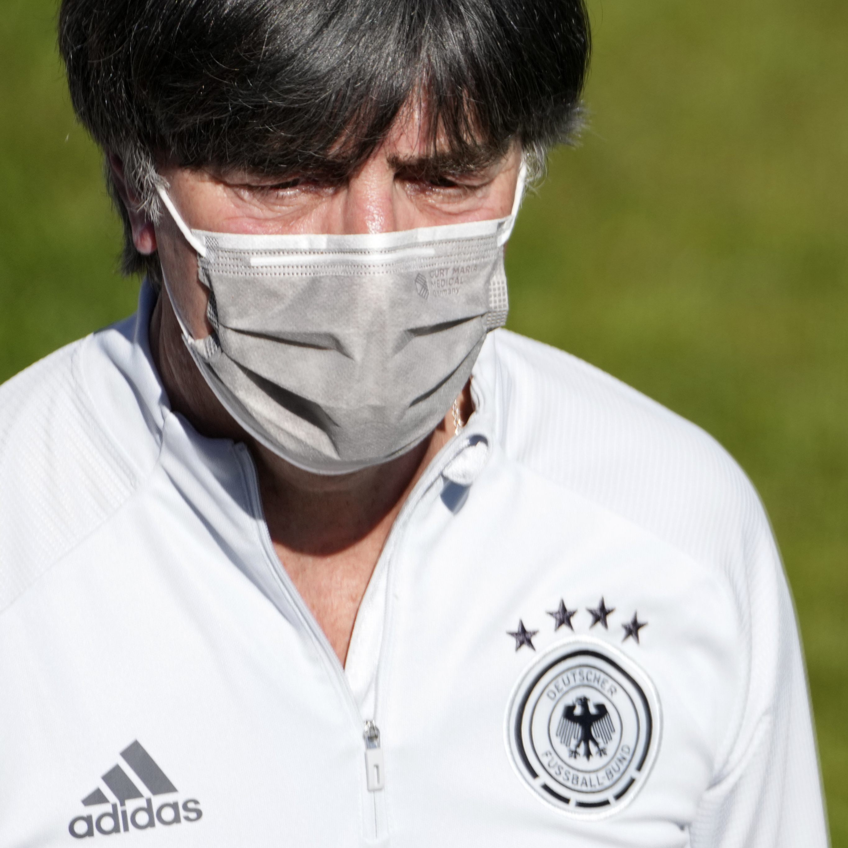 Der deutsche Fußball-Trainer Joachim Löw bereut es, keine Kinder bekommen zu haben.
