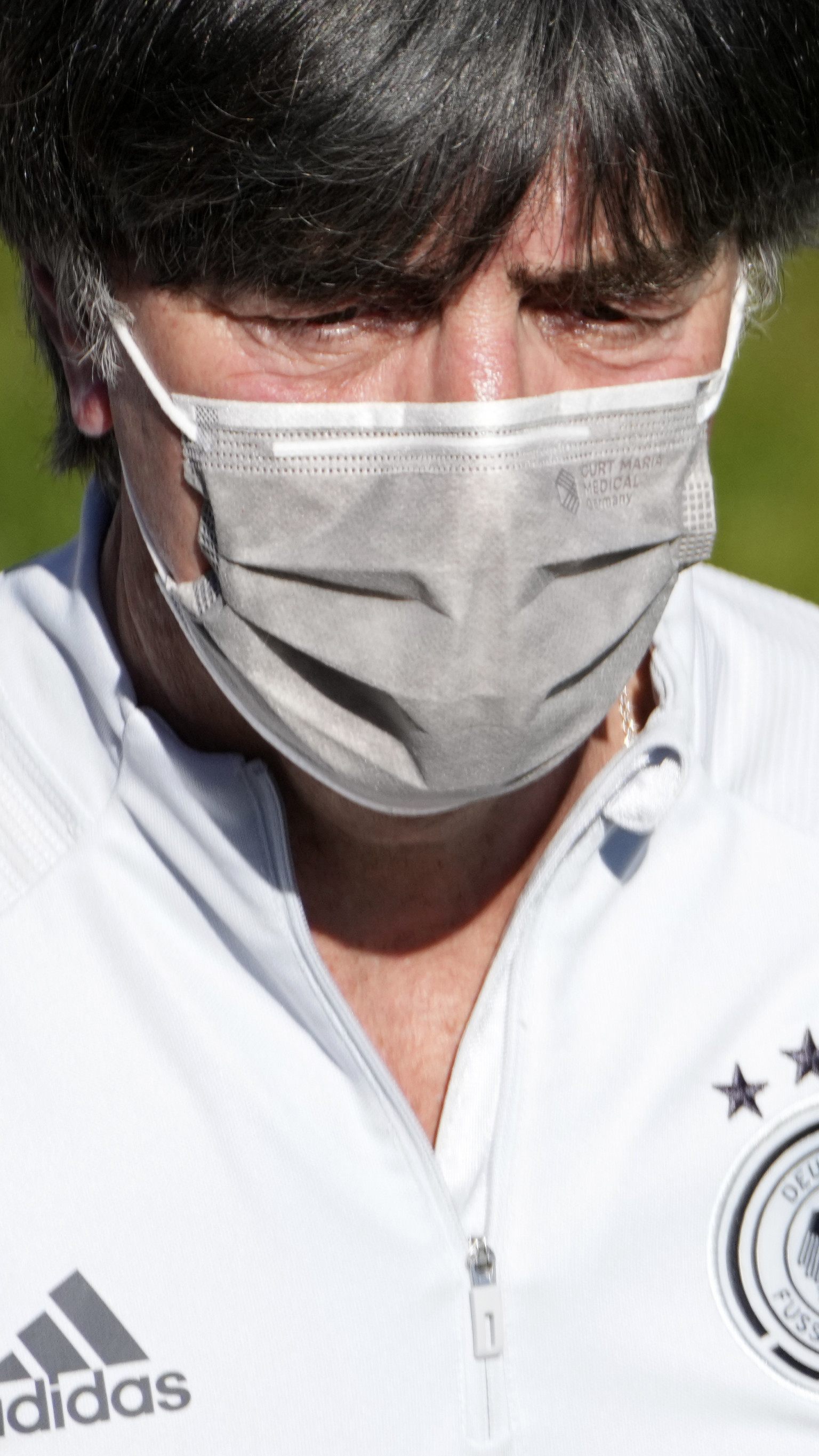 Der deutsche Fußball-Trainer Joachim Löw bereut es, keine Kinder bekommen zu haben.