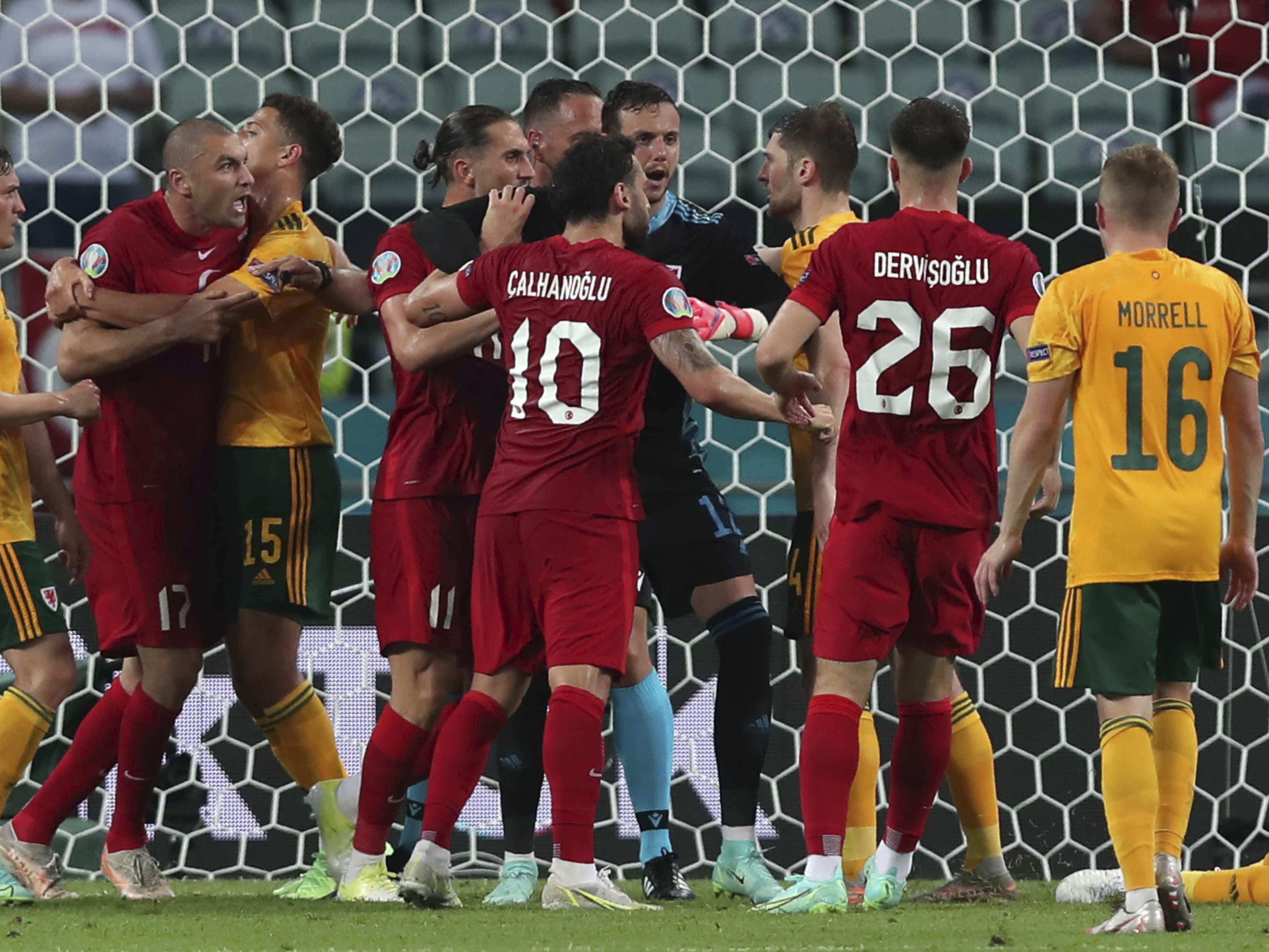 Wales bleibt nach dem 2:0 gegen die Türkei in Gruppe A weiter unbesiegt. Wales bleibt nach dem 2:0 gegen die Türkei in Gruppe A weiter unbesiegt.