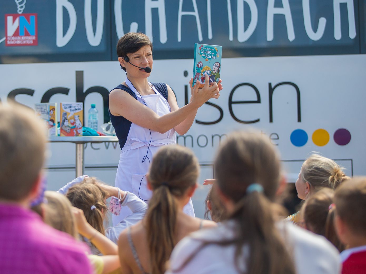 Lena Raubaum zog die Kinder der Volksschule Egg-Großdorf in ihren Bann..