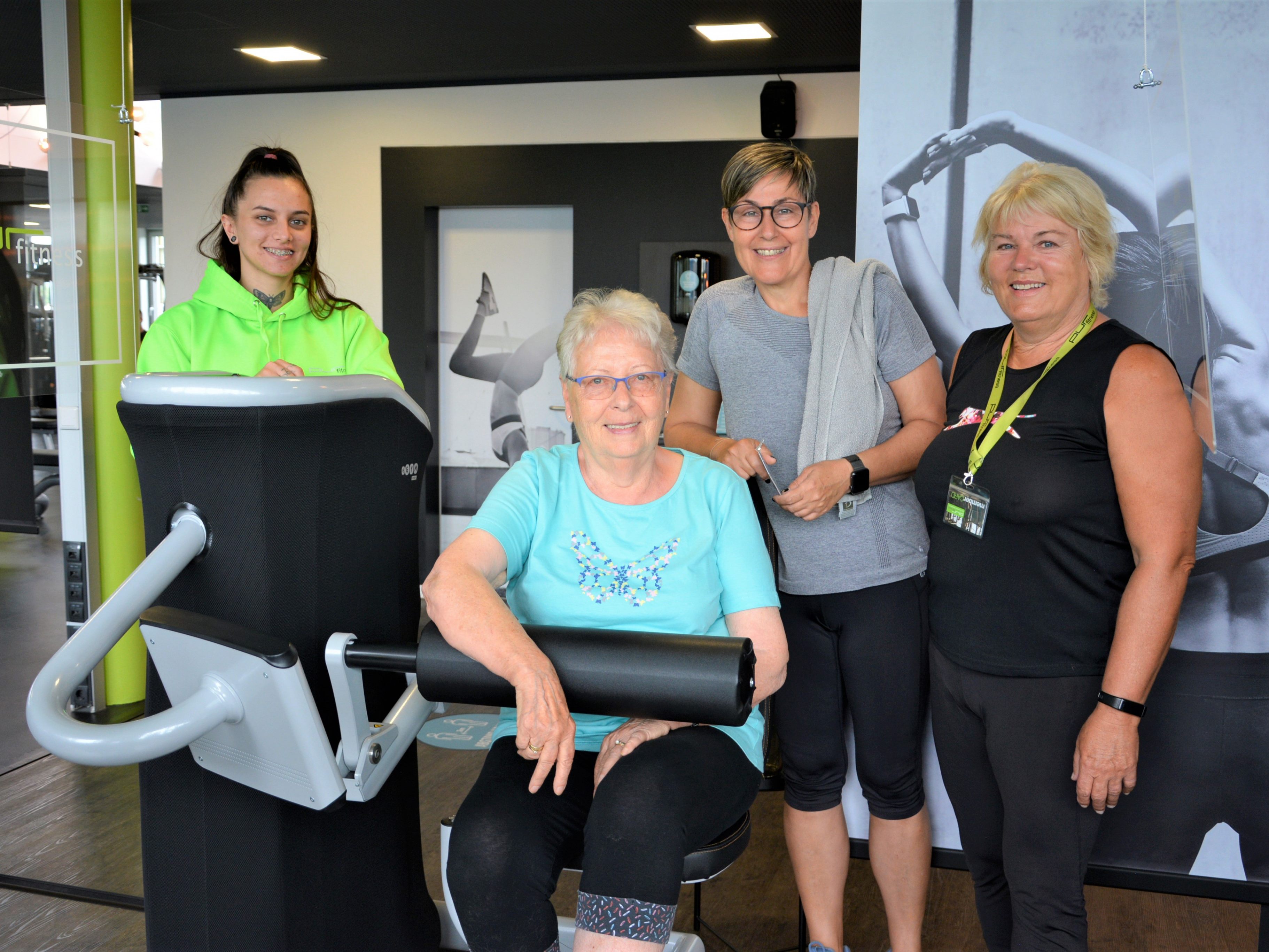 Das sportliche Damentrio von rechts: Traudl Kuster, Sylvia Kofler und Gerlinde Vogel mit Jenny Rakovic (Regionalleiterin purfitness). Das sportliche Damentrio von rechts: Traudl Kuster, Sylvia Kofler und Gerlinde Vogel mit Jenny Rakovic (Regionalleiterin purfitness).