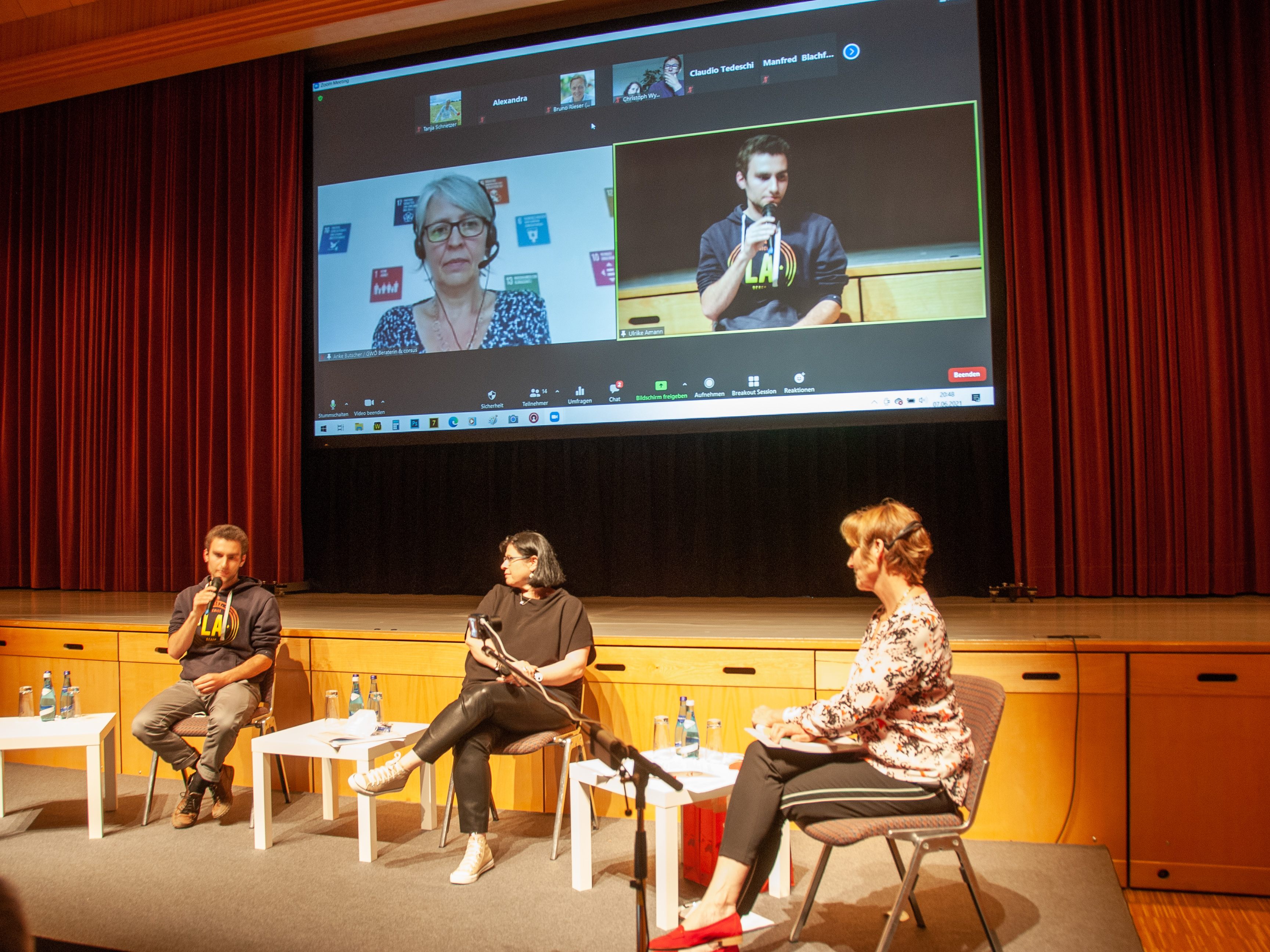 Online: v.l.n.r.: Dr. Anke Butscher - GWÖ Hamburg, Johannes Hartmann - Fridays for Future; Live: v.l.n.r.: Johannes Hartmann - Fridays for Future, Dunja Thaler - Marktgemeinde Nenzing, Ulrike Amann - GWÖ Vorarlberg