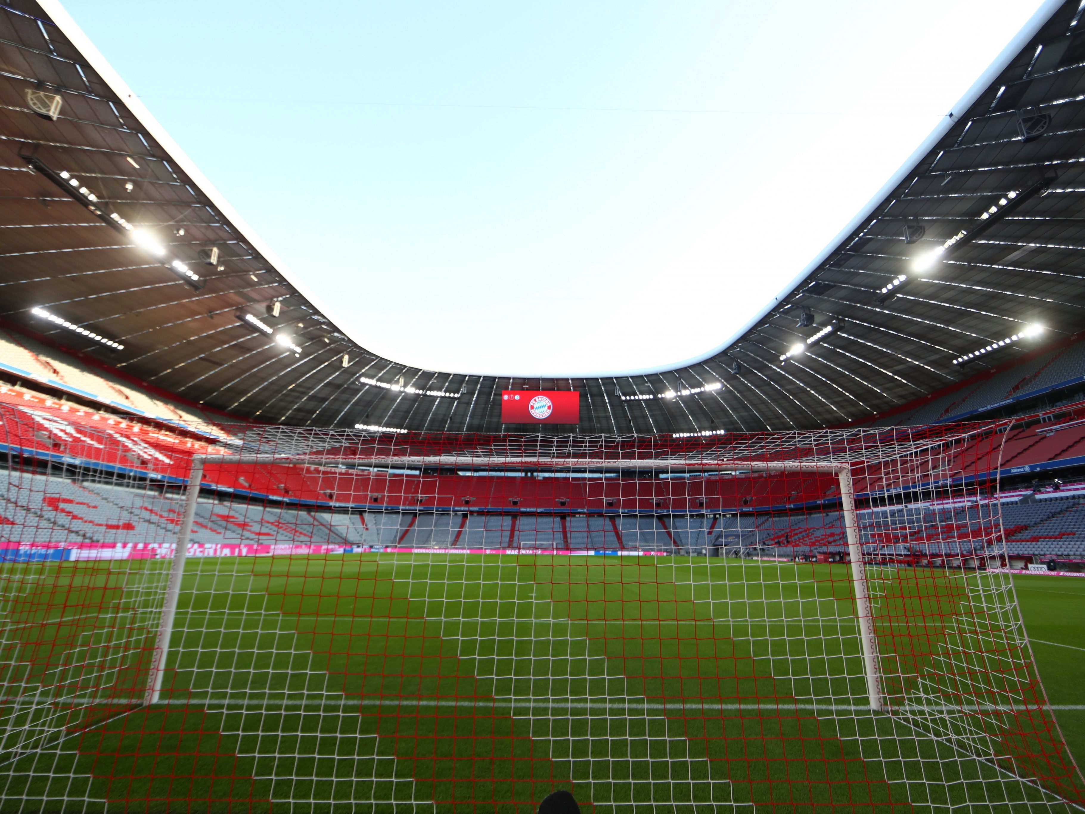 EM-Spiele in München vor jeweils rund 14.000 Zuschauern.