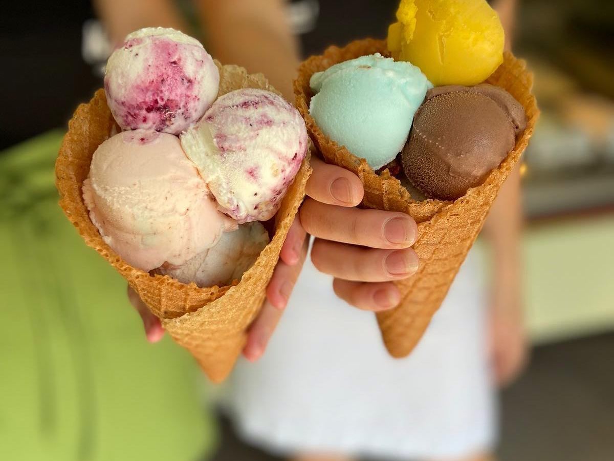 Eis-Essen und Kinder unterstützen: Freitags in den Kolibri Eissalons.